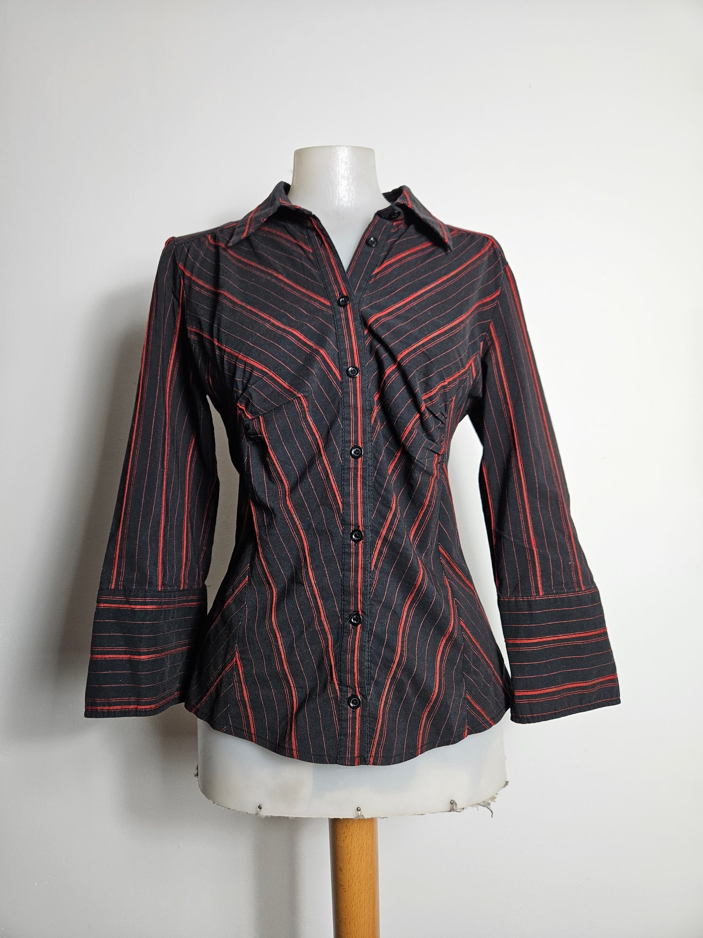 Chemise rayée rouge et noire