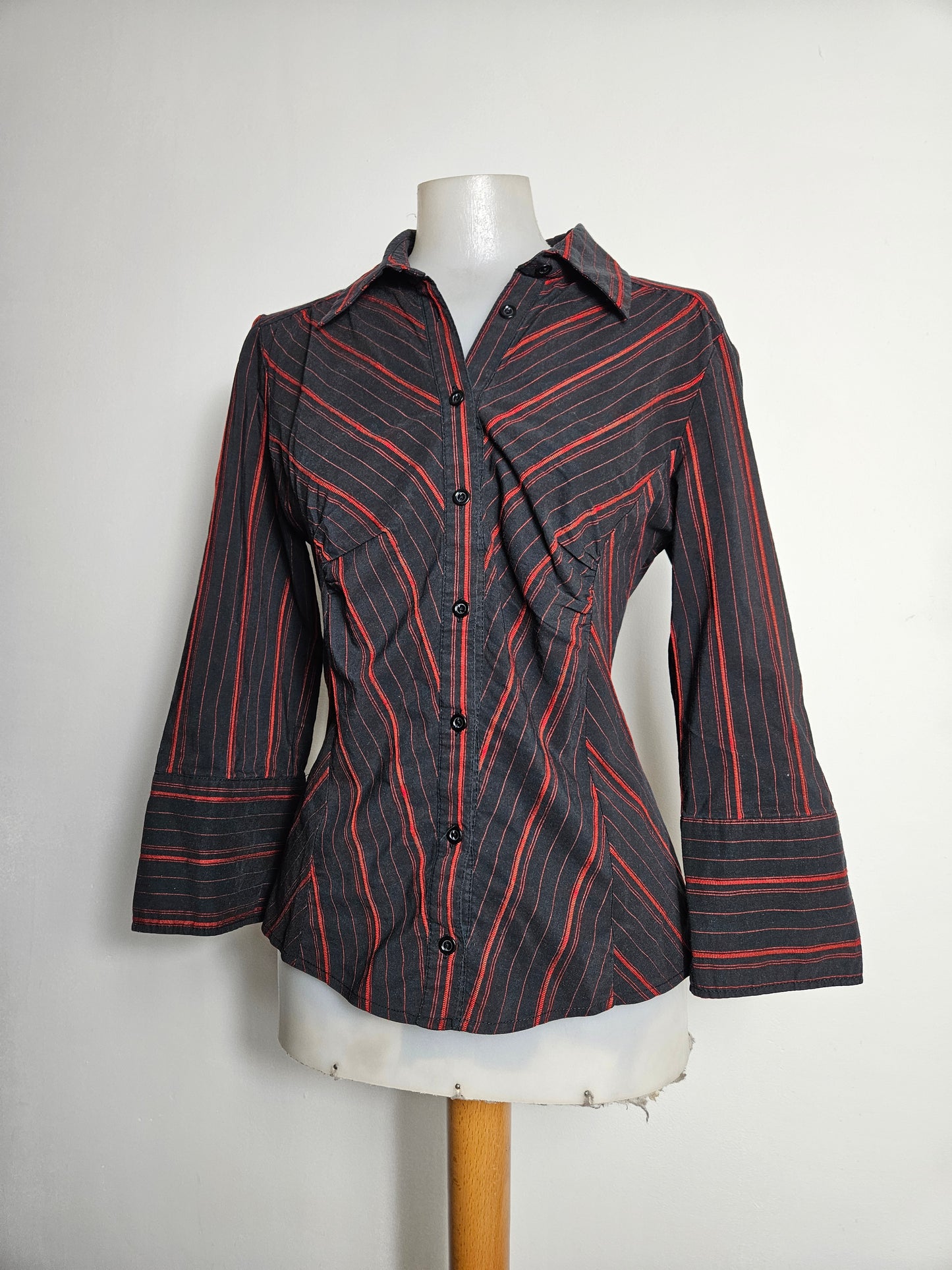 Chemise rayée rouge et noire