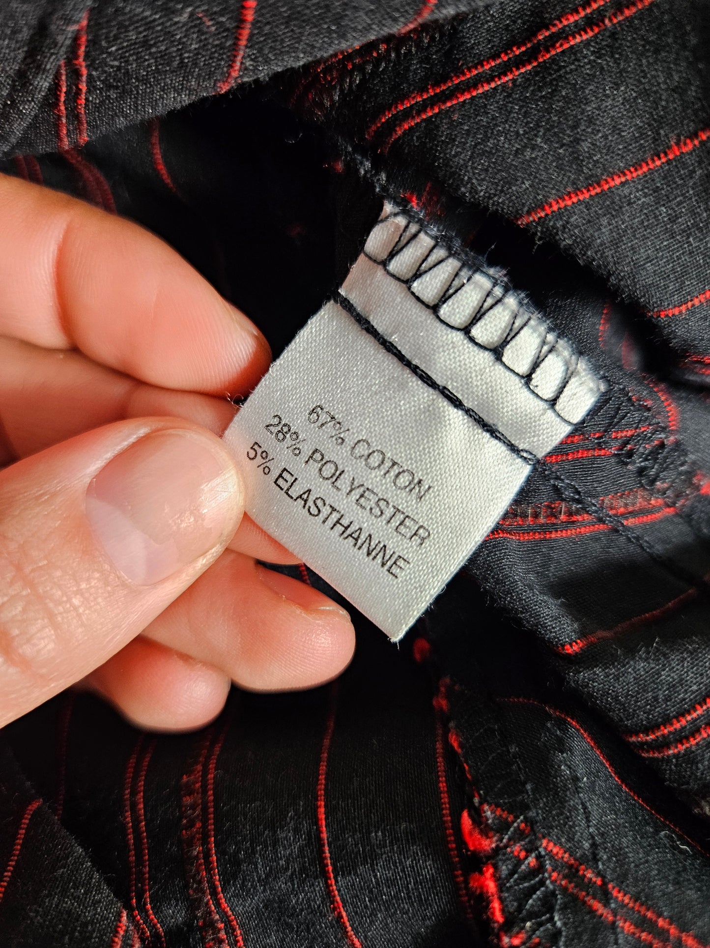 Chemise rayée rouge et noire