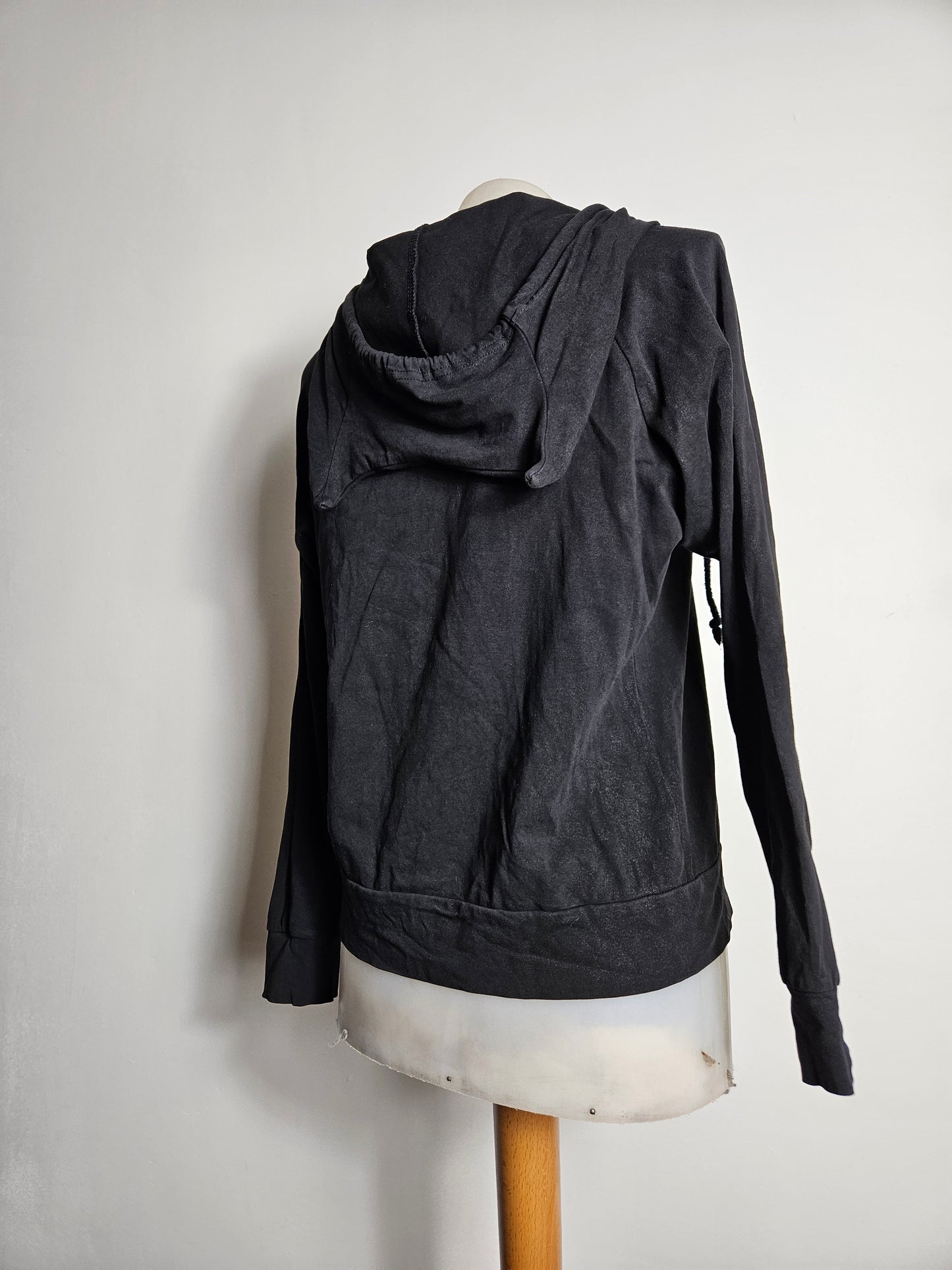 Gilet noir capuche à oreilles