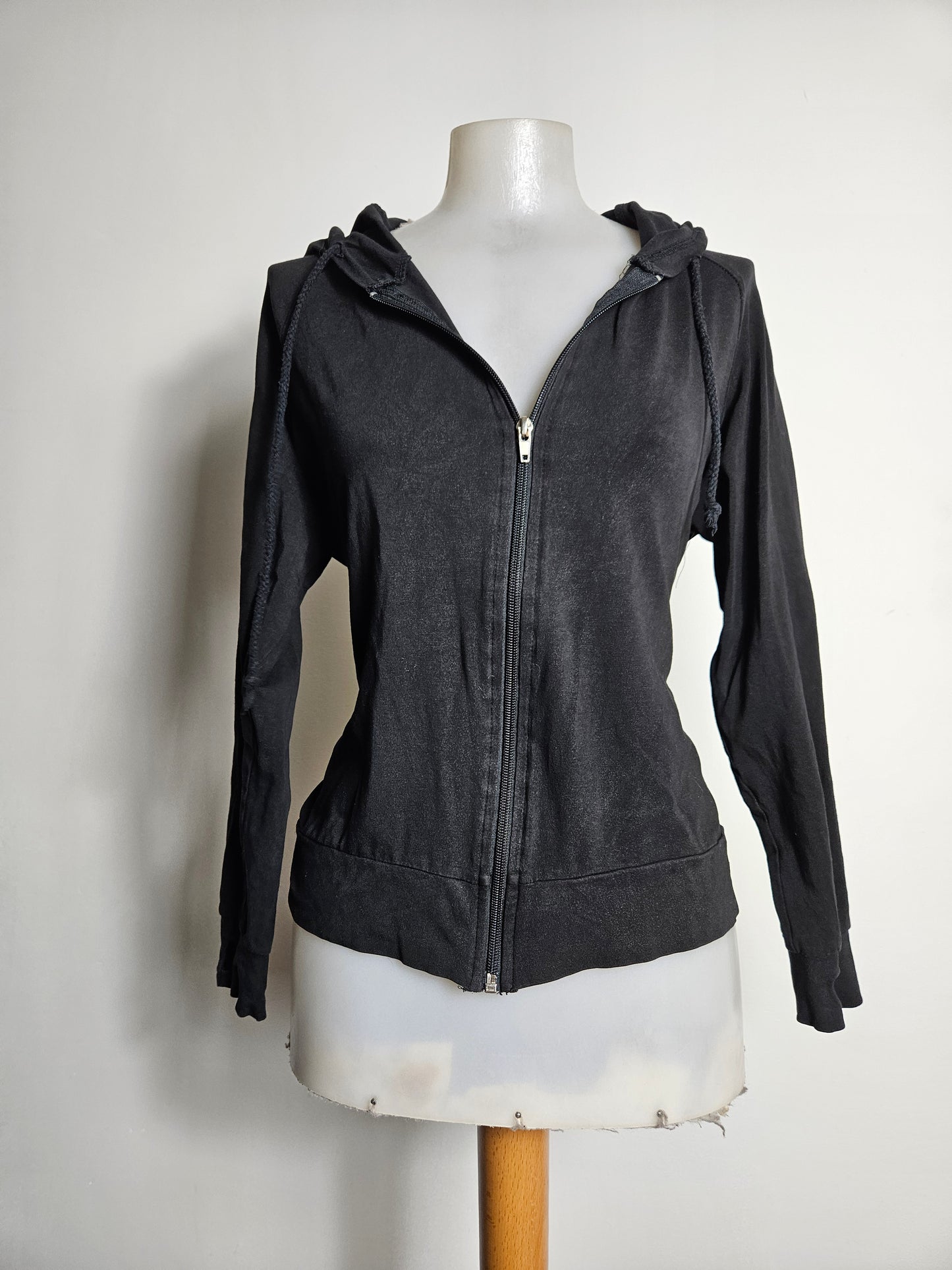 Gilet noir capuche à oreilles