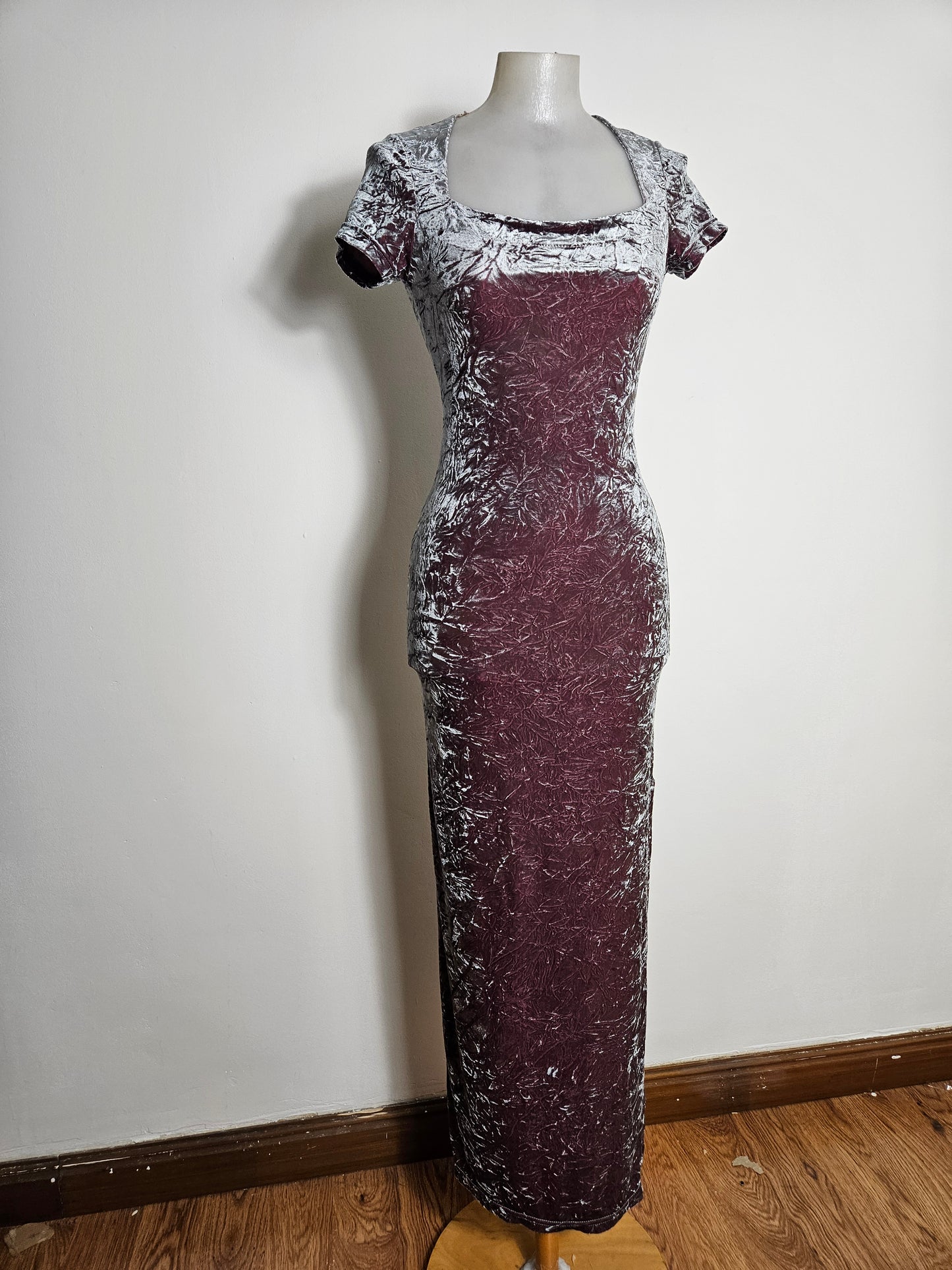 Robe en velours froissé grise