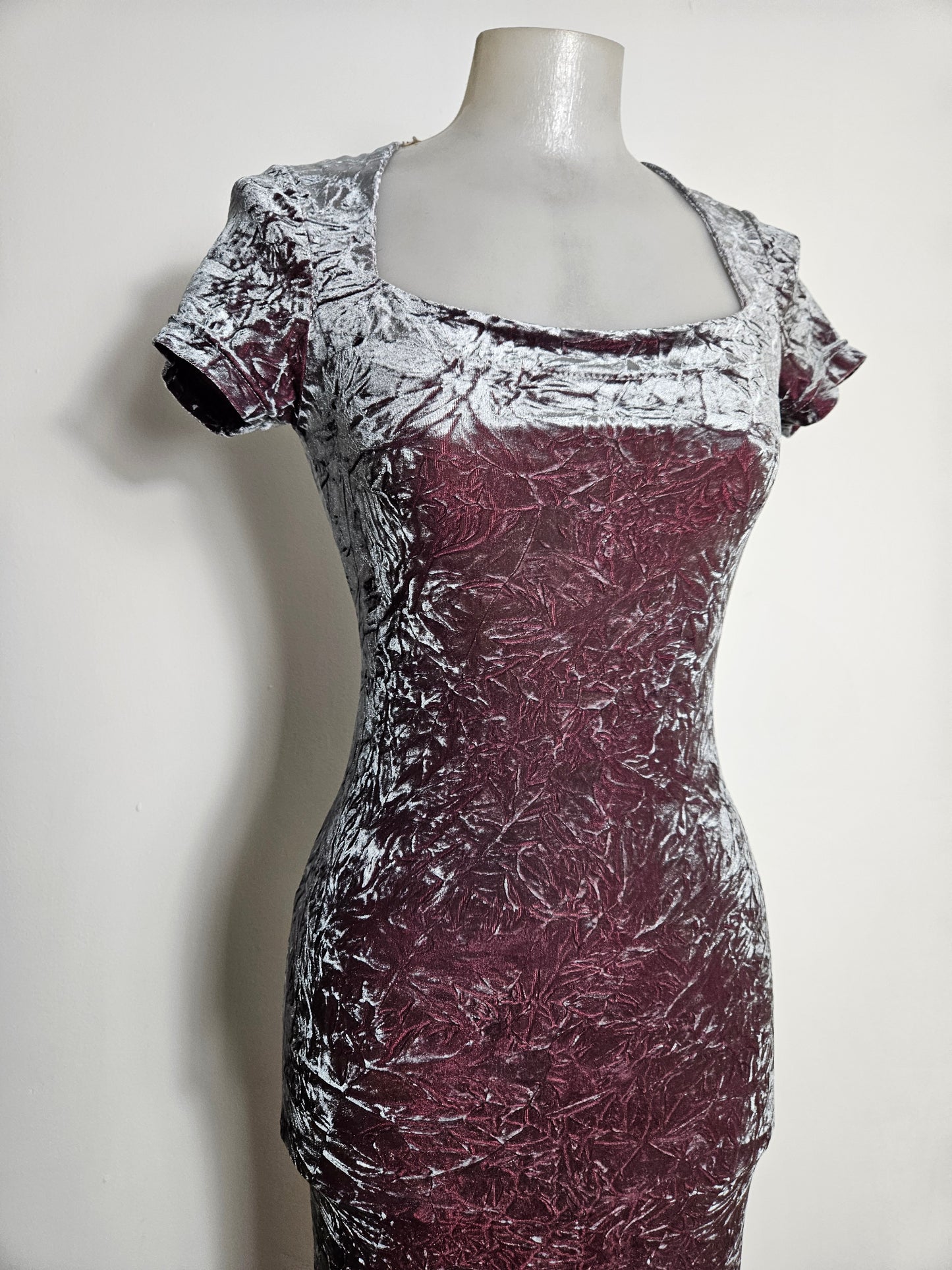 Robe en velours froissé grise