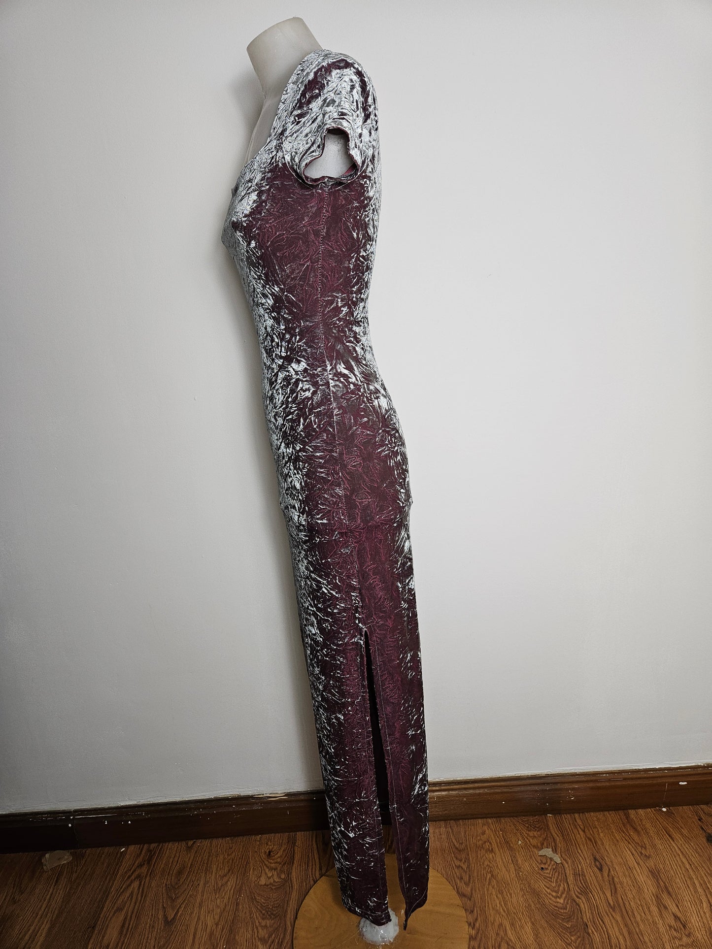 Robe en velours froissé grise