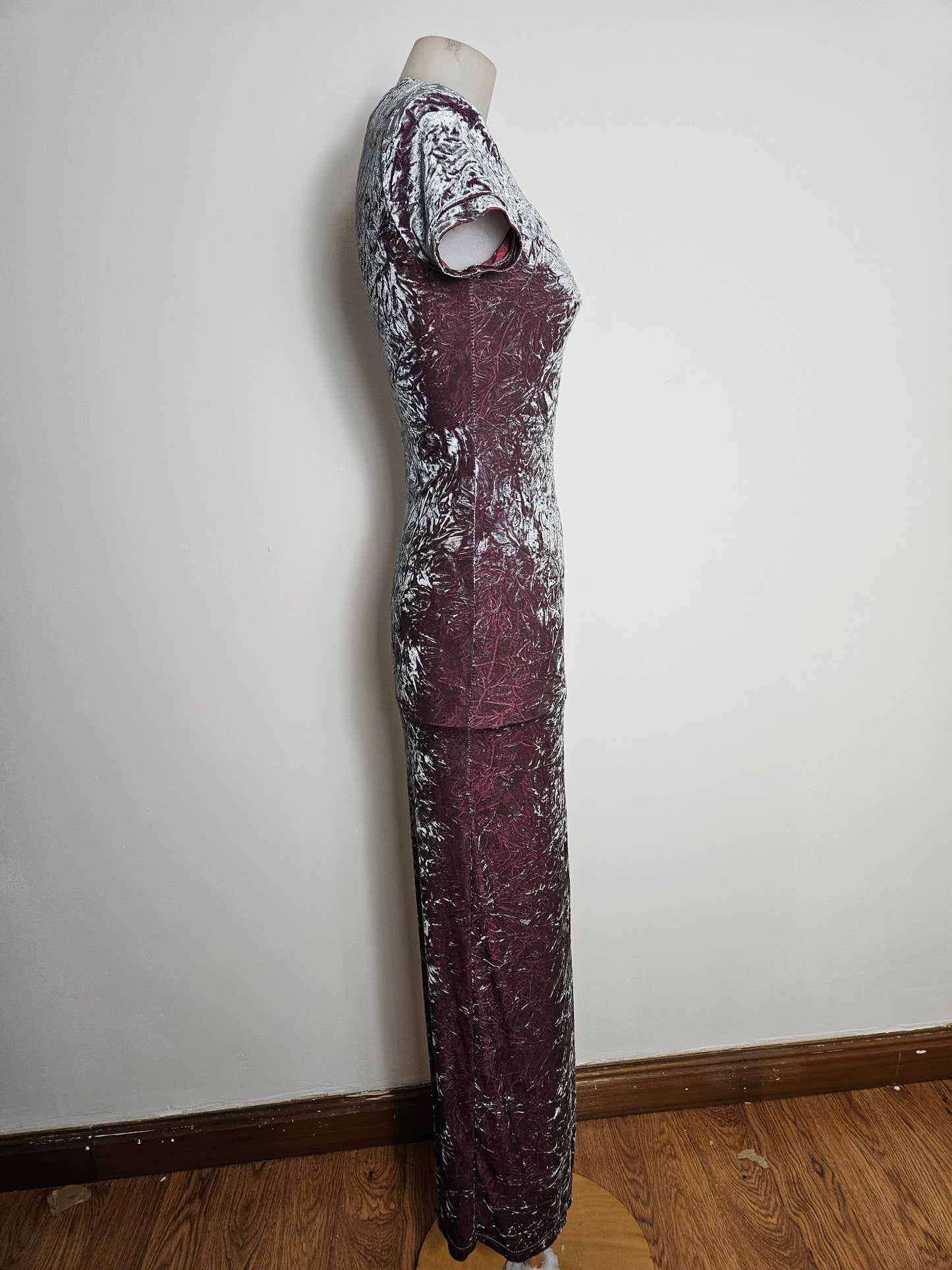 Robe en velours froissé grise