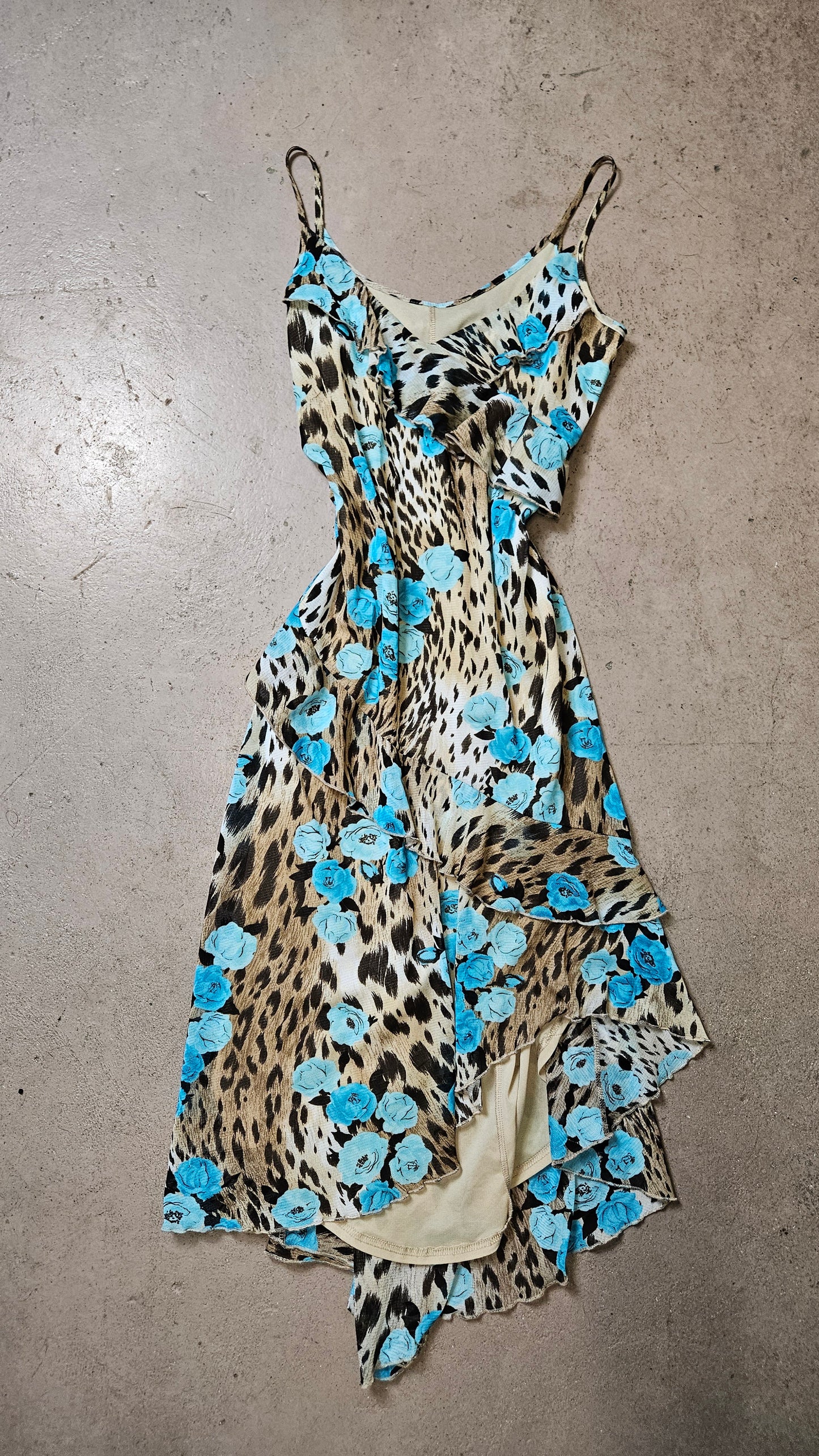 Robe léopard à volants