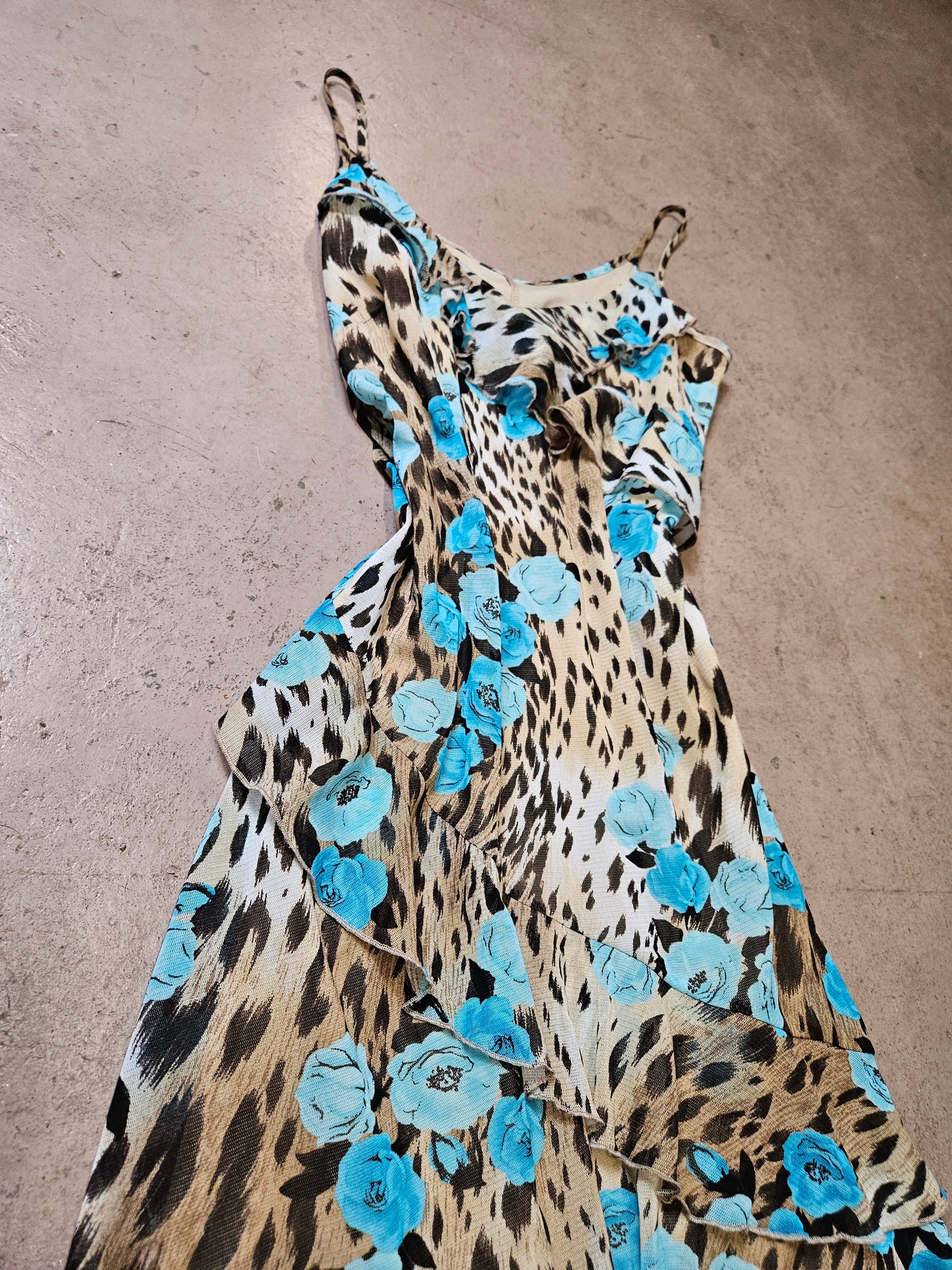 Robe léopard à volants