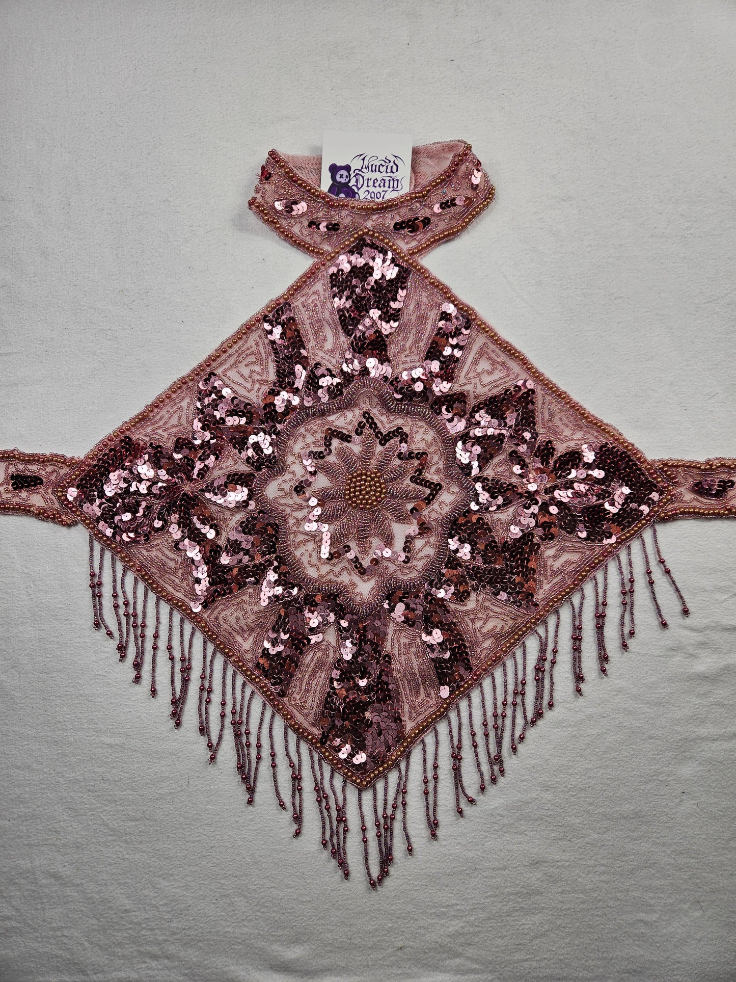 Dos nu brodé de sequins rose