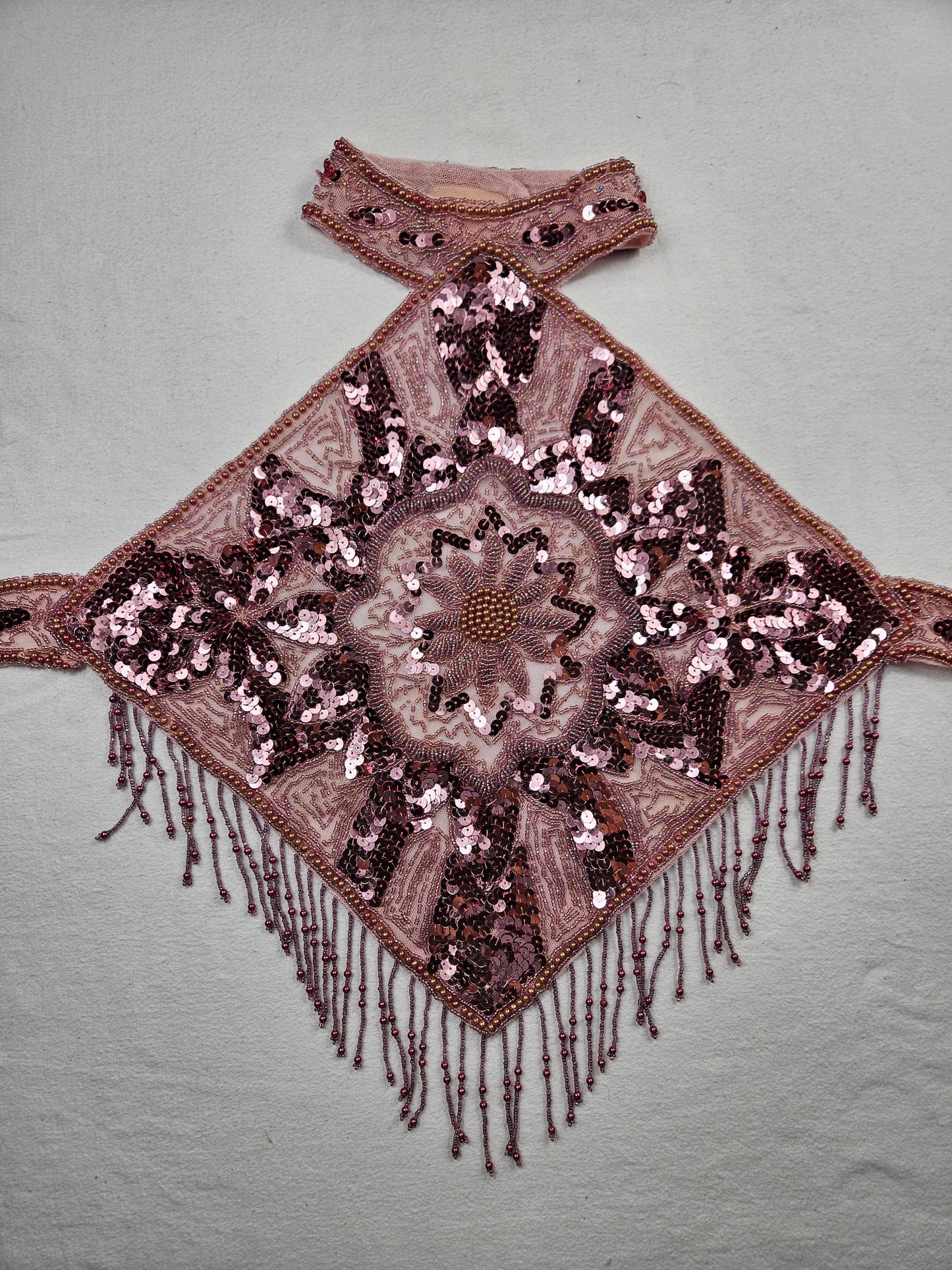 Dos nu brodé de sequins rose