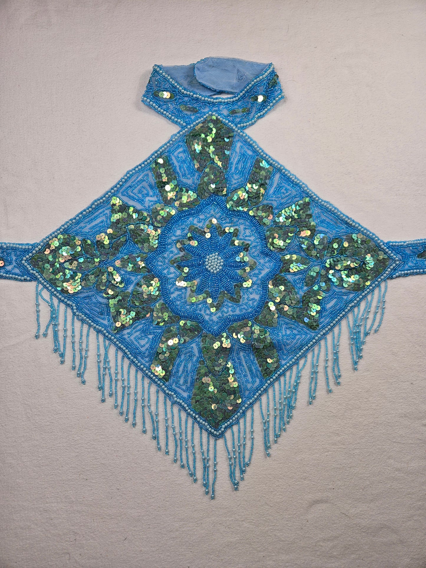 Espalda abierta bordada en azul claro