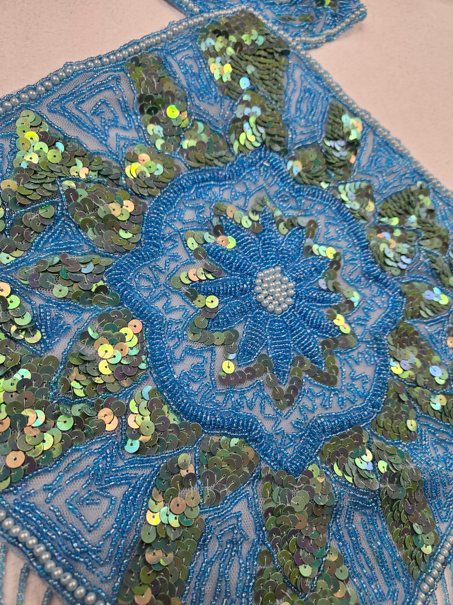 Espalda abierta bordada en azul claro