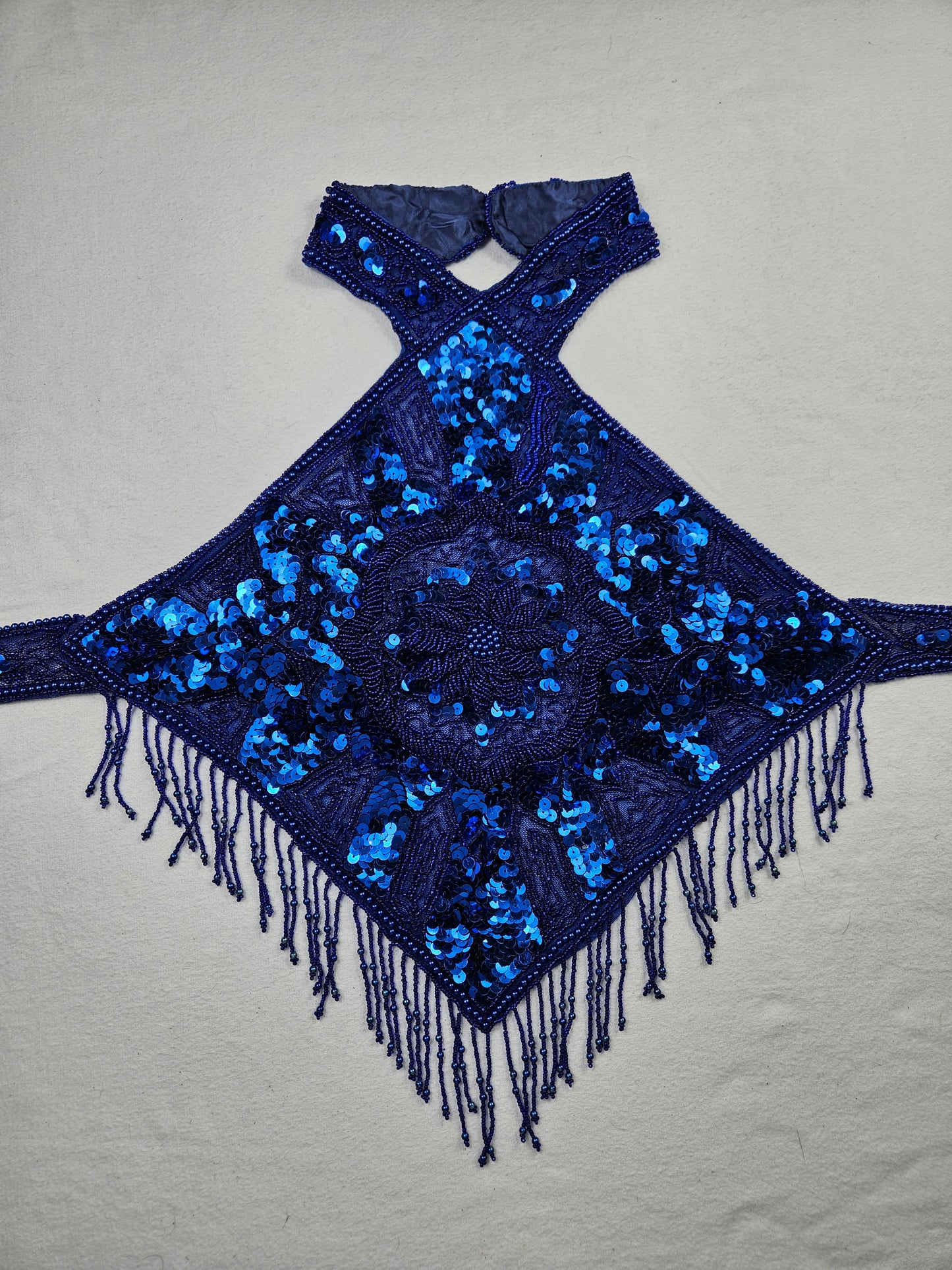 Espalda abierta bordada azul medianoche