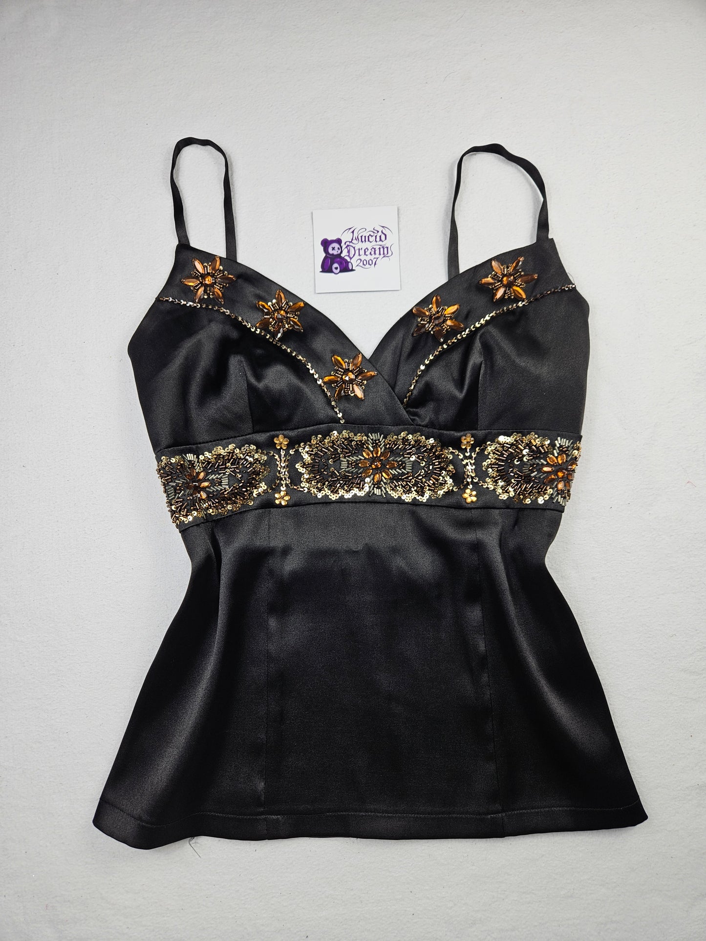 Haut en satin noir brodé de perles