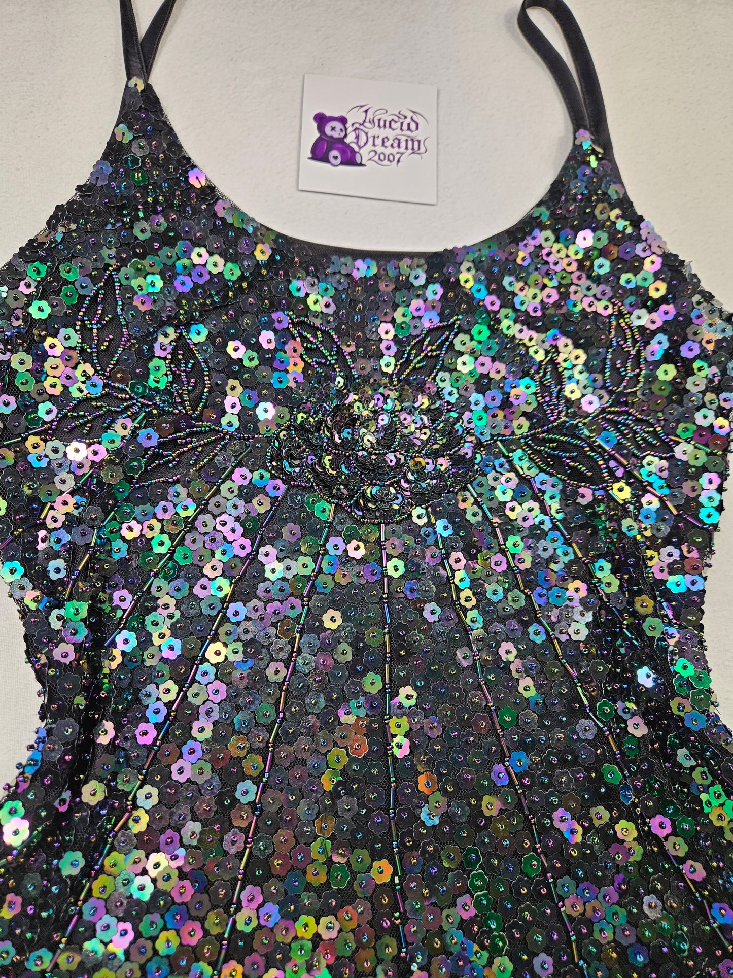 Top negro con lentejuelas multicolor