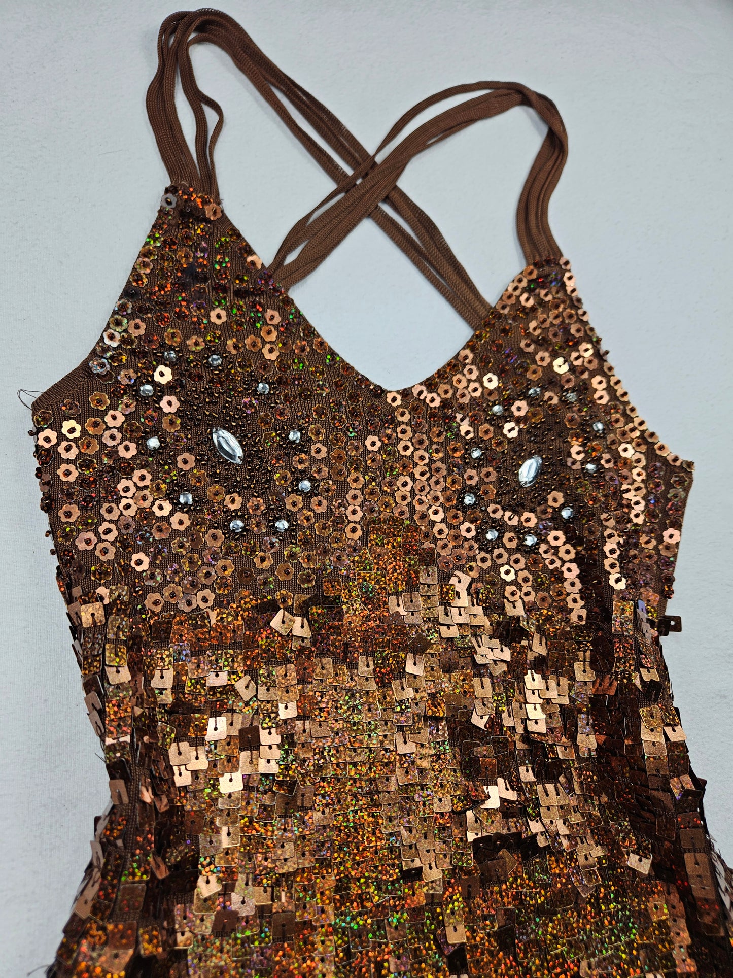 Top halter con lentejuelas marrones