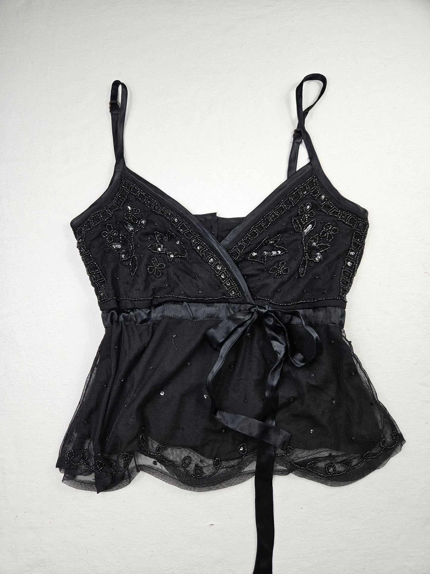 Haut en voile et sequins noir