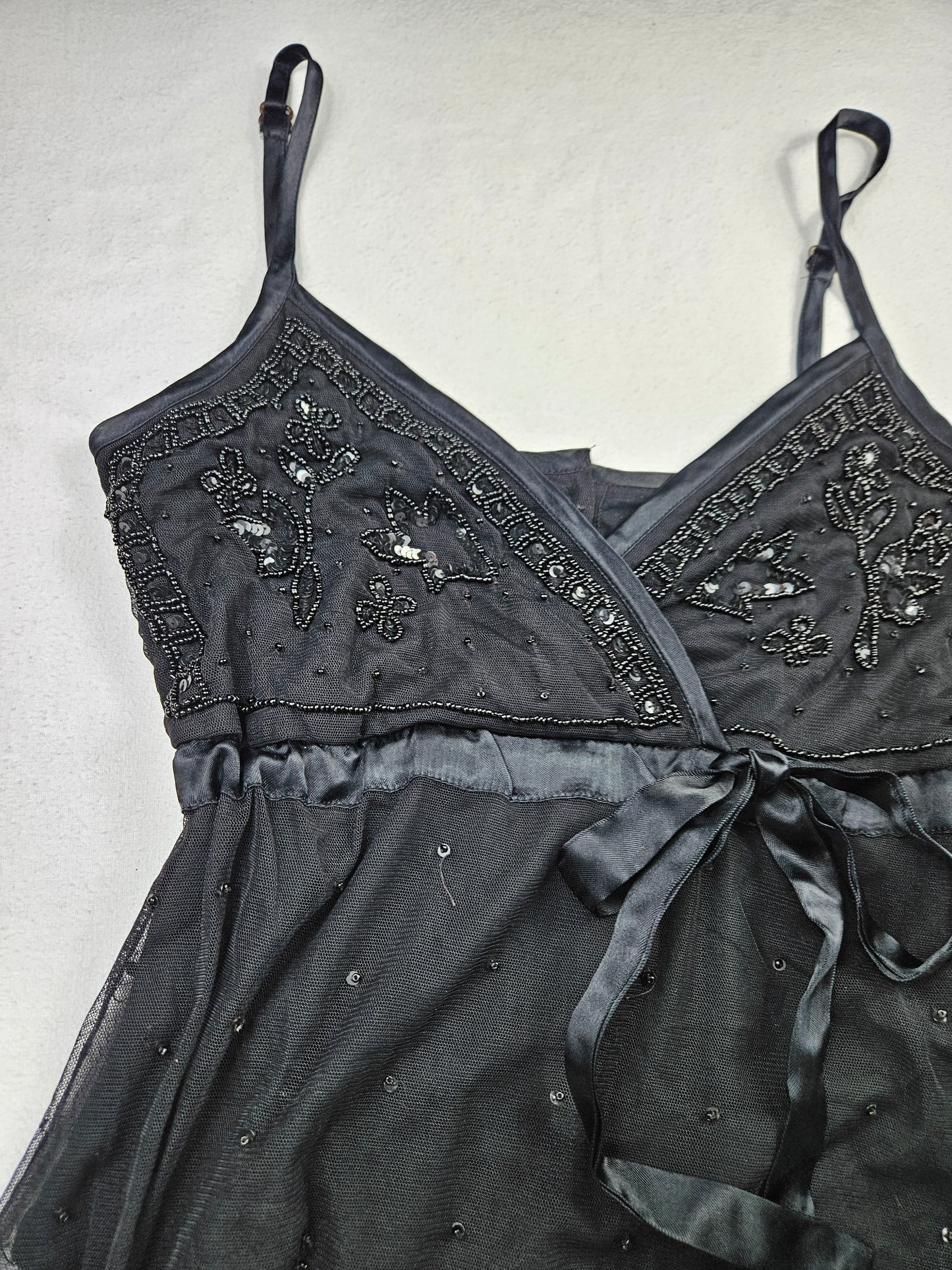 Haut en voile et sequins noir