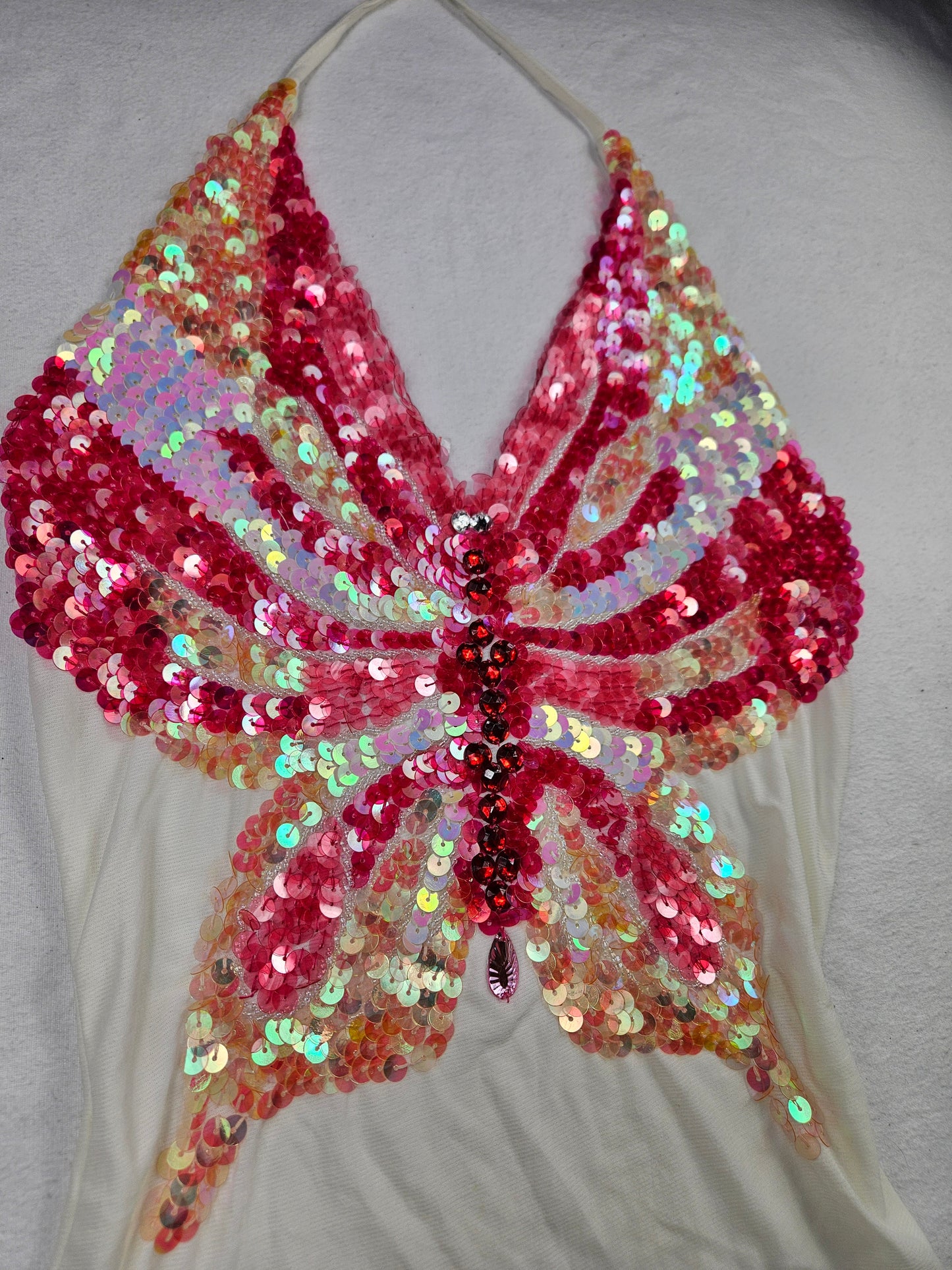 Dos nu en voile brodé de sequins