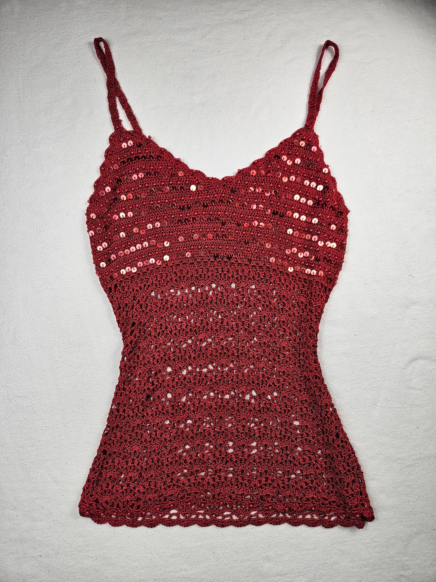 Top de crochet con lentejuelas rojas