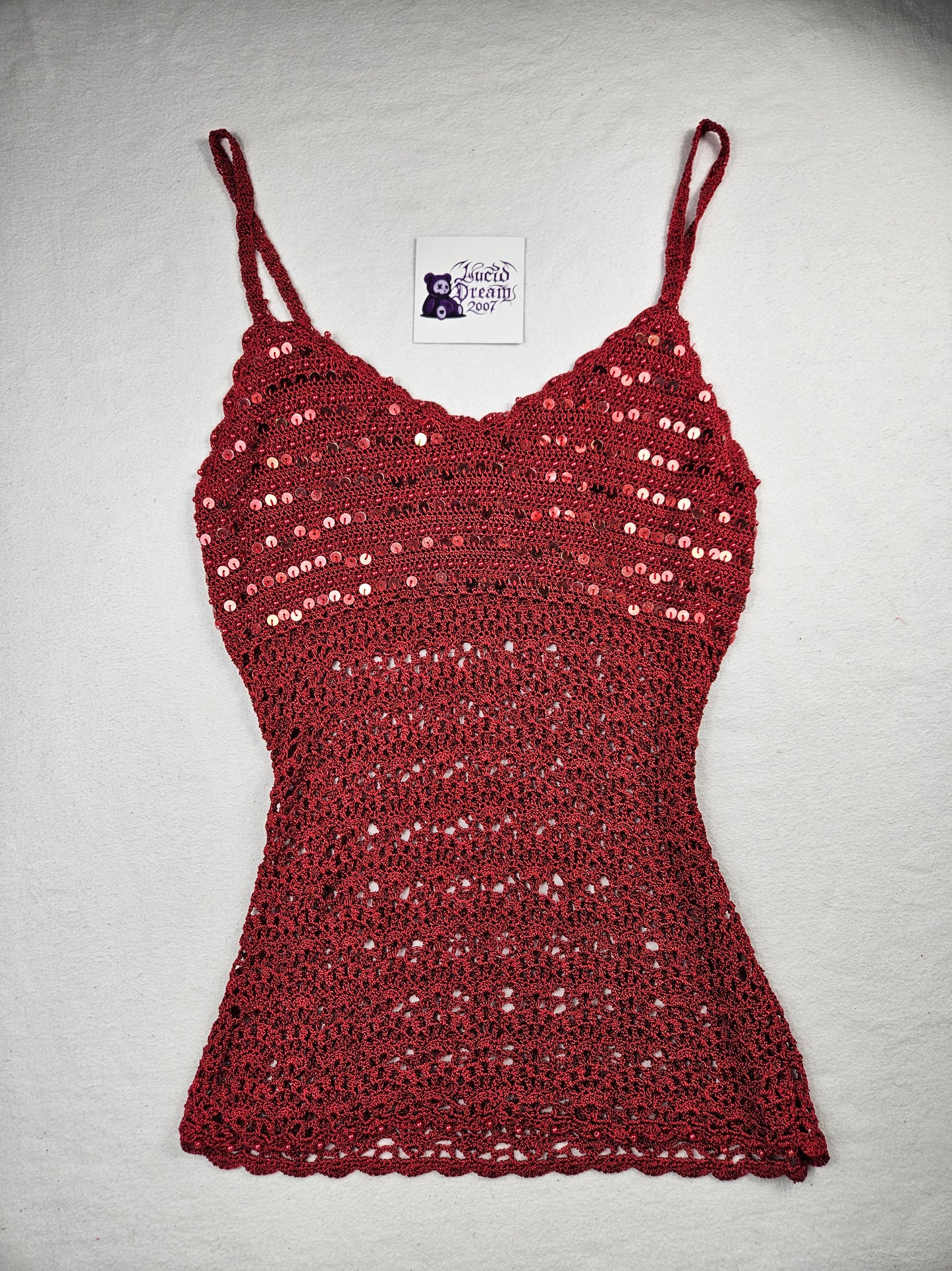 Top de crochet con lentejuelas rojas