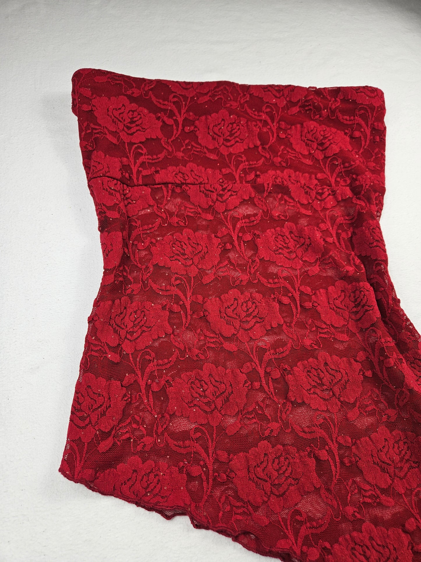 Bustier strapless en dentelle rouge