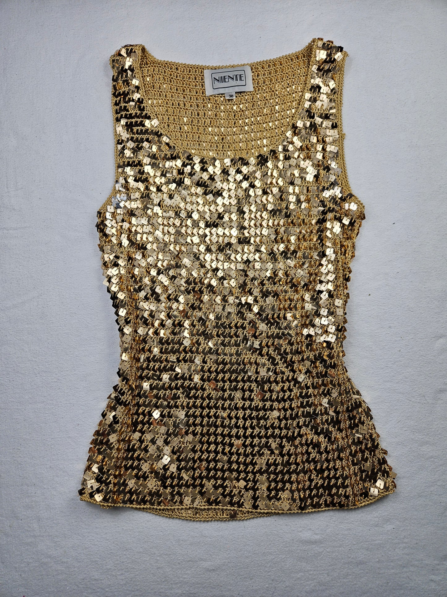 Haut en crochet à sequins dorés