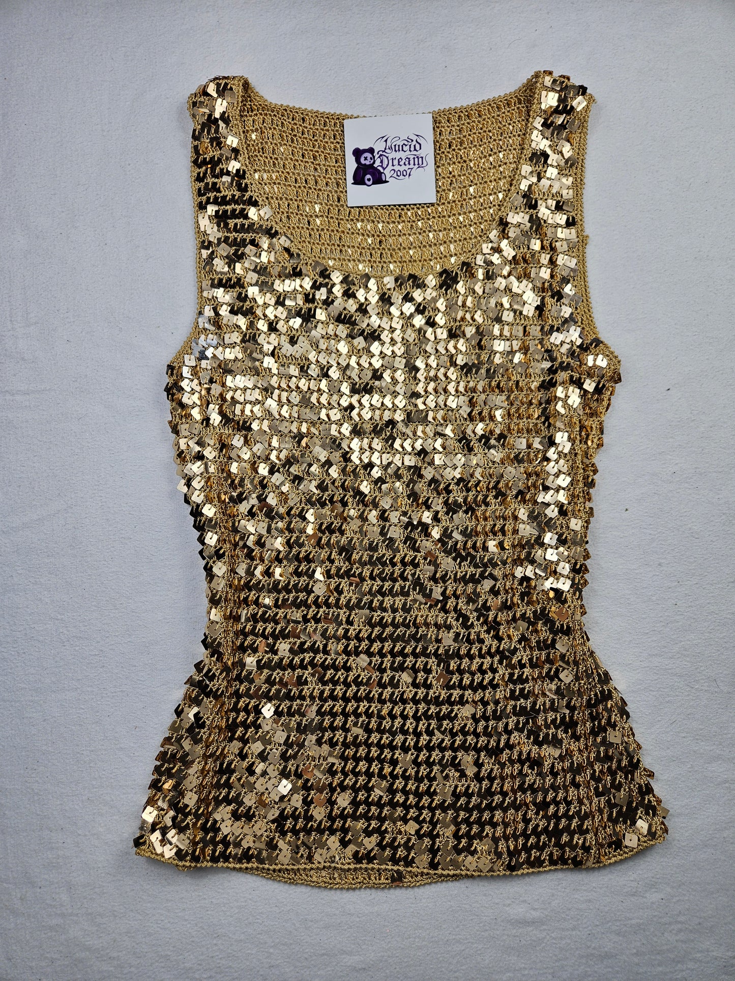 Haut en crochet à sequins dorés