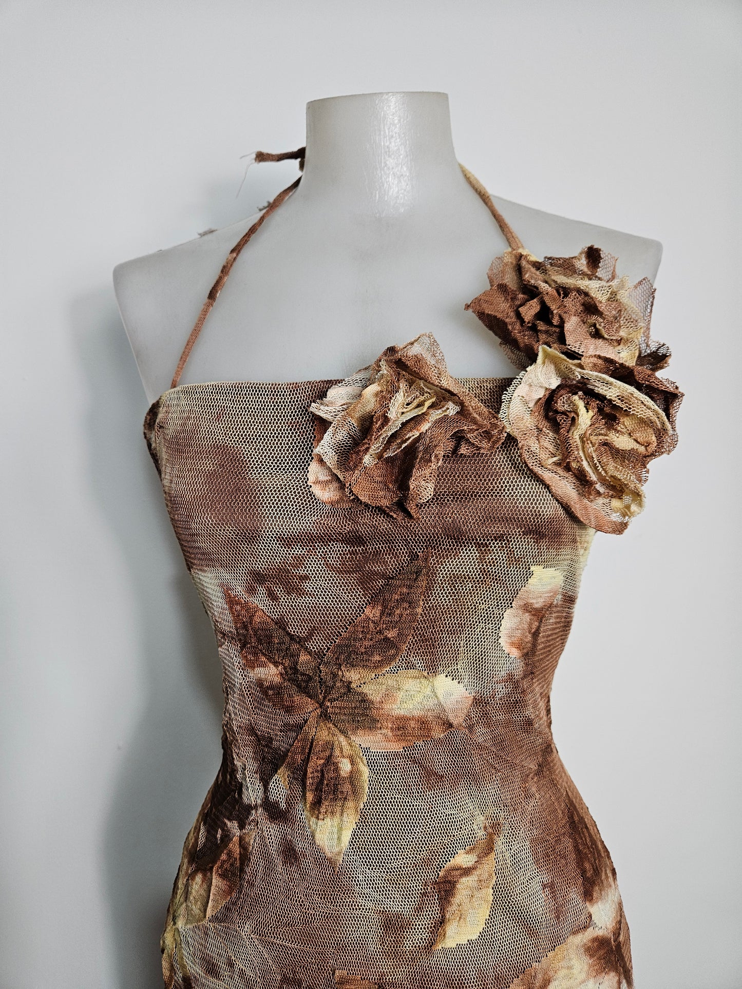 Robe dos nu en dentelle florale marron