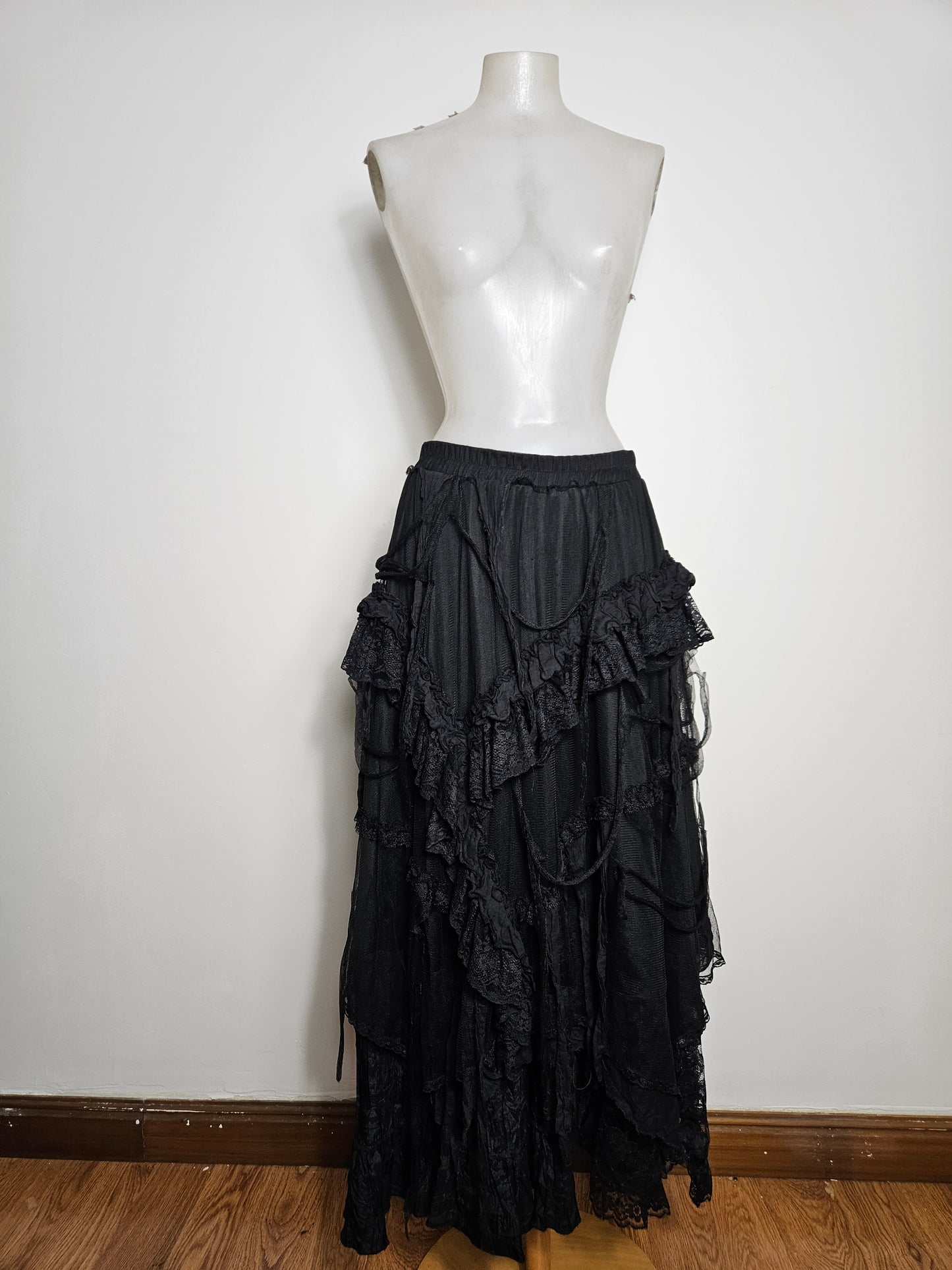 falda deconstruida asimétrica negra