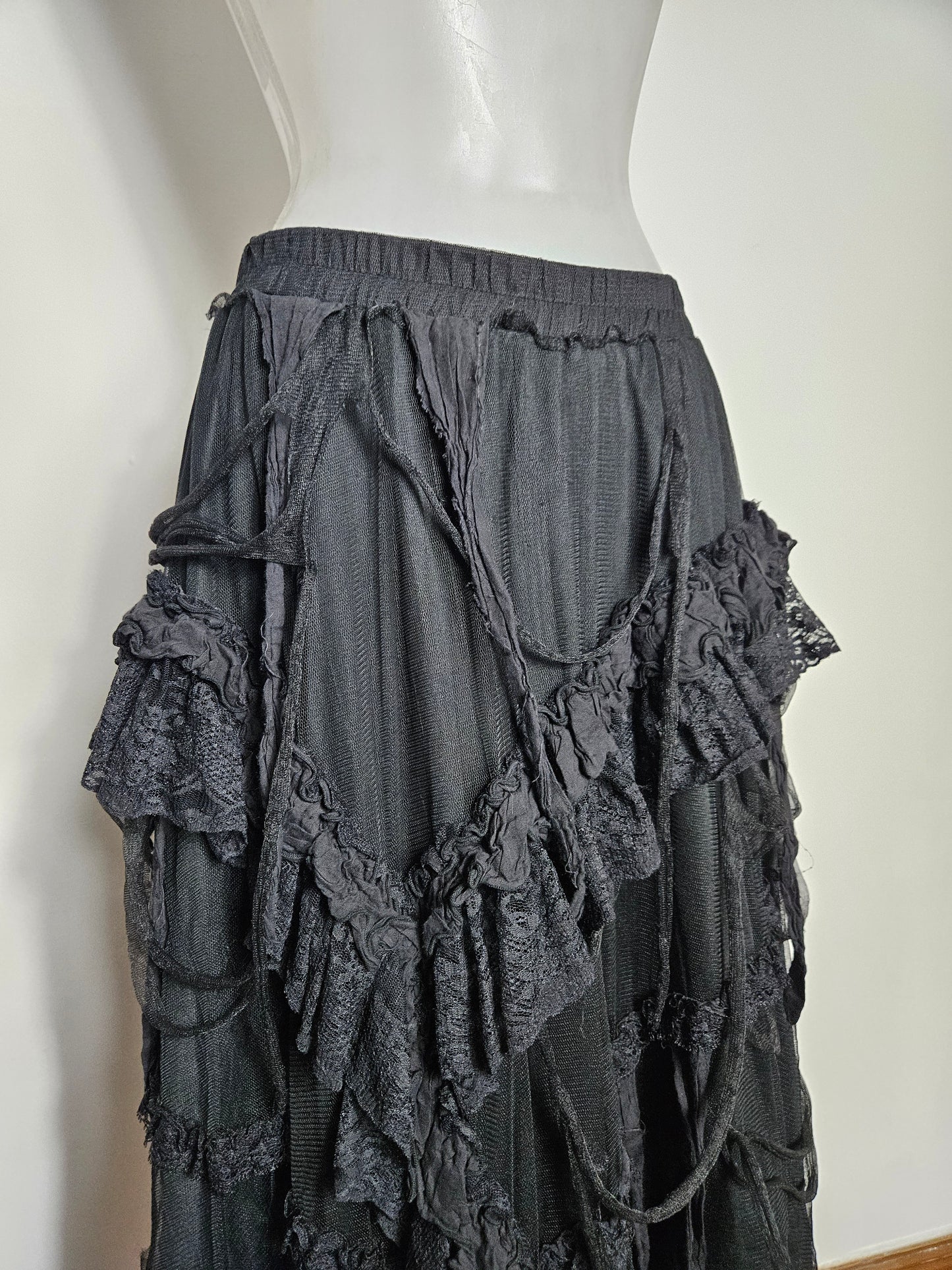 falda deconstruida asimétrica negra