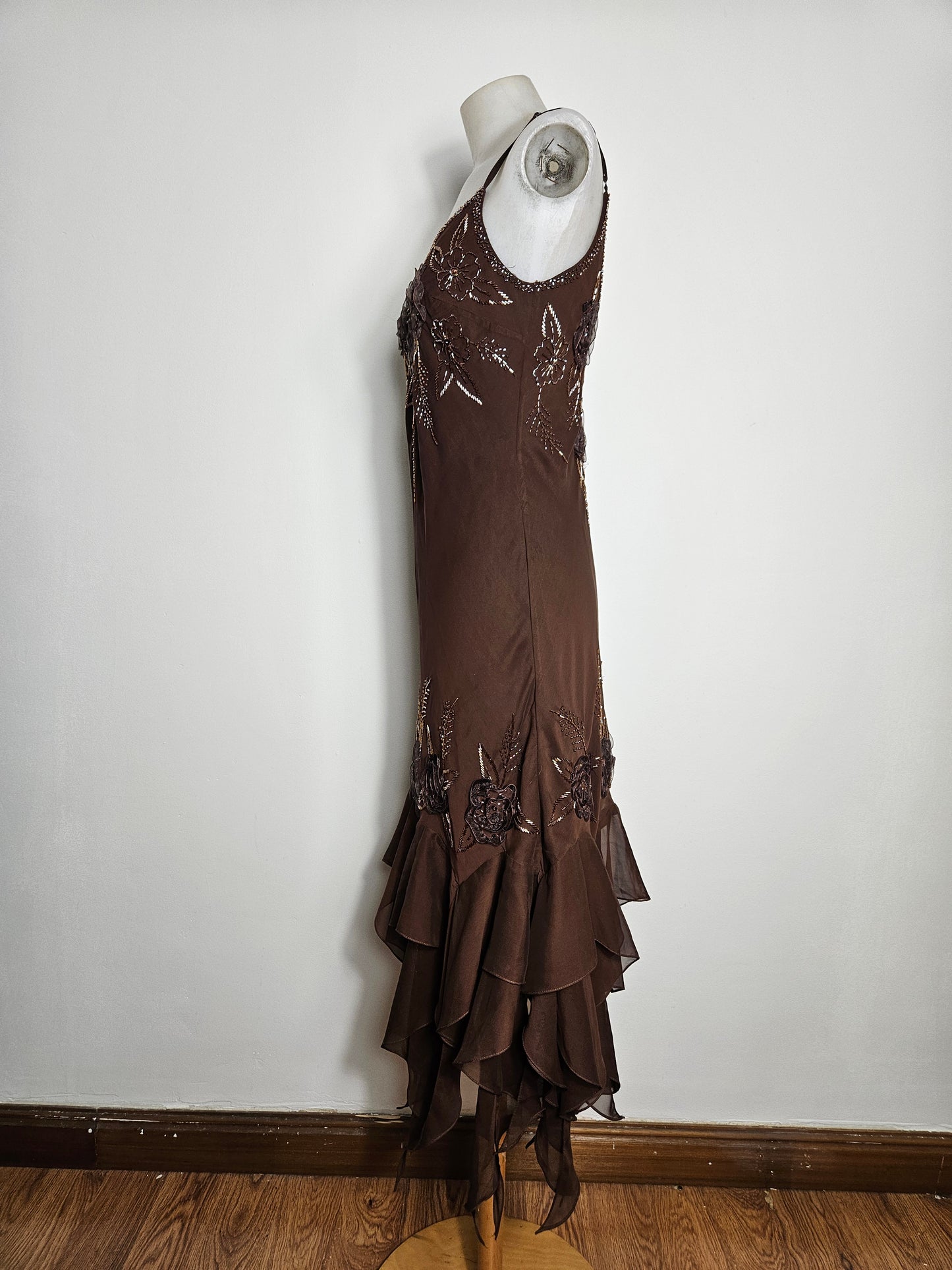 Robe asymétrique en voile brodée