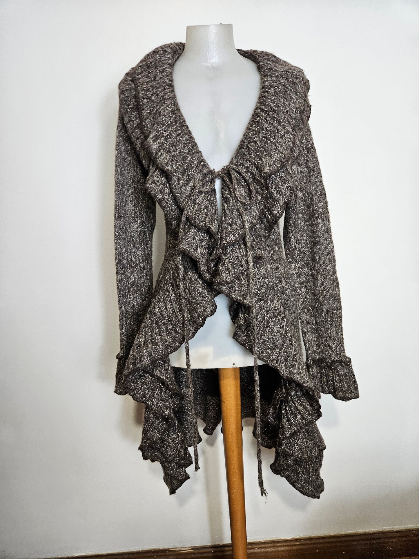 Ruffled knit cardigan