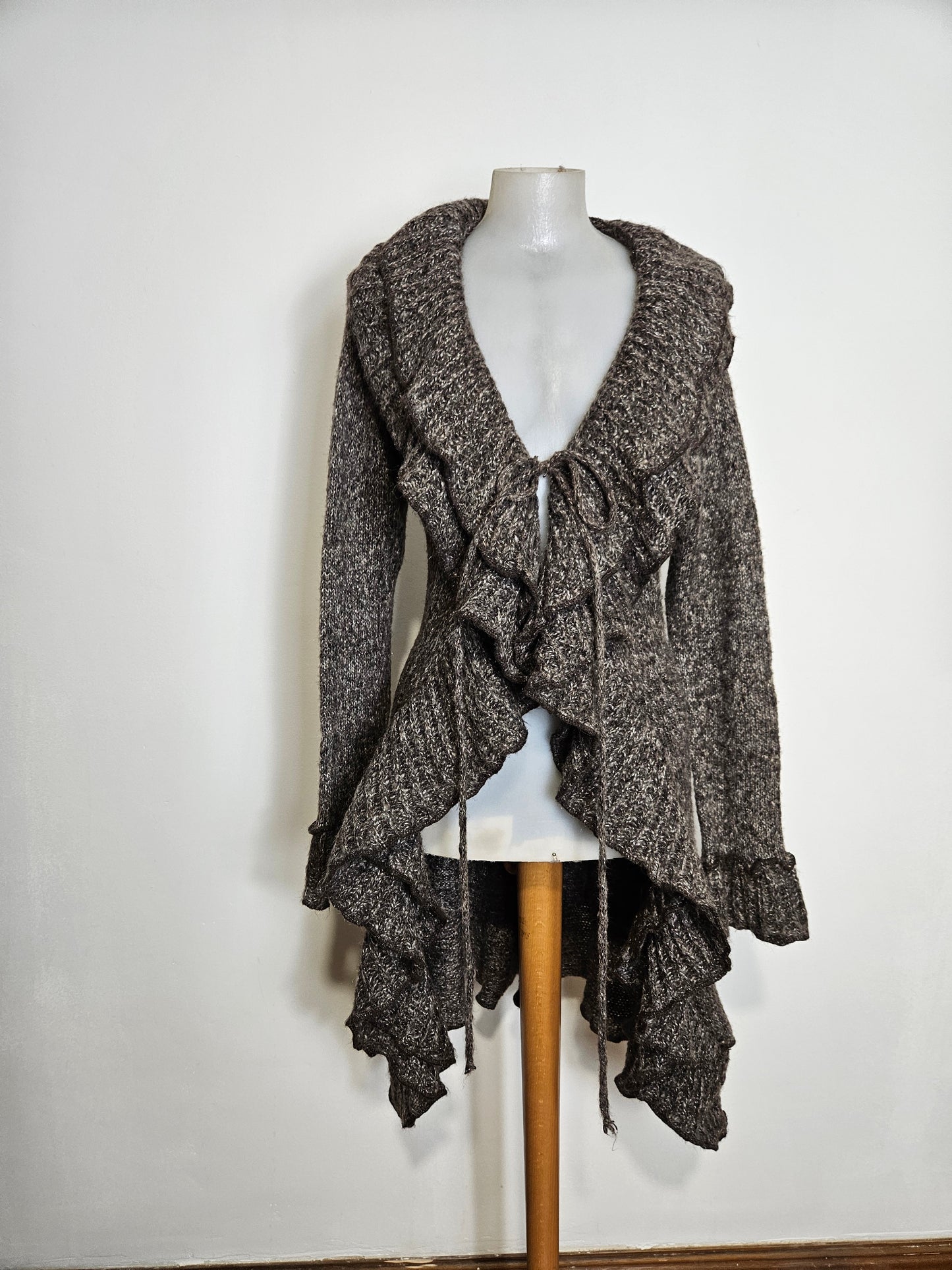Ruffled knit cardigan