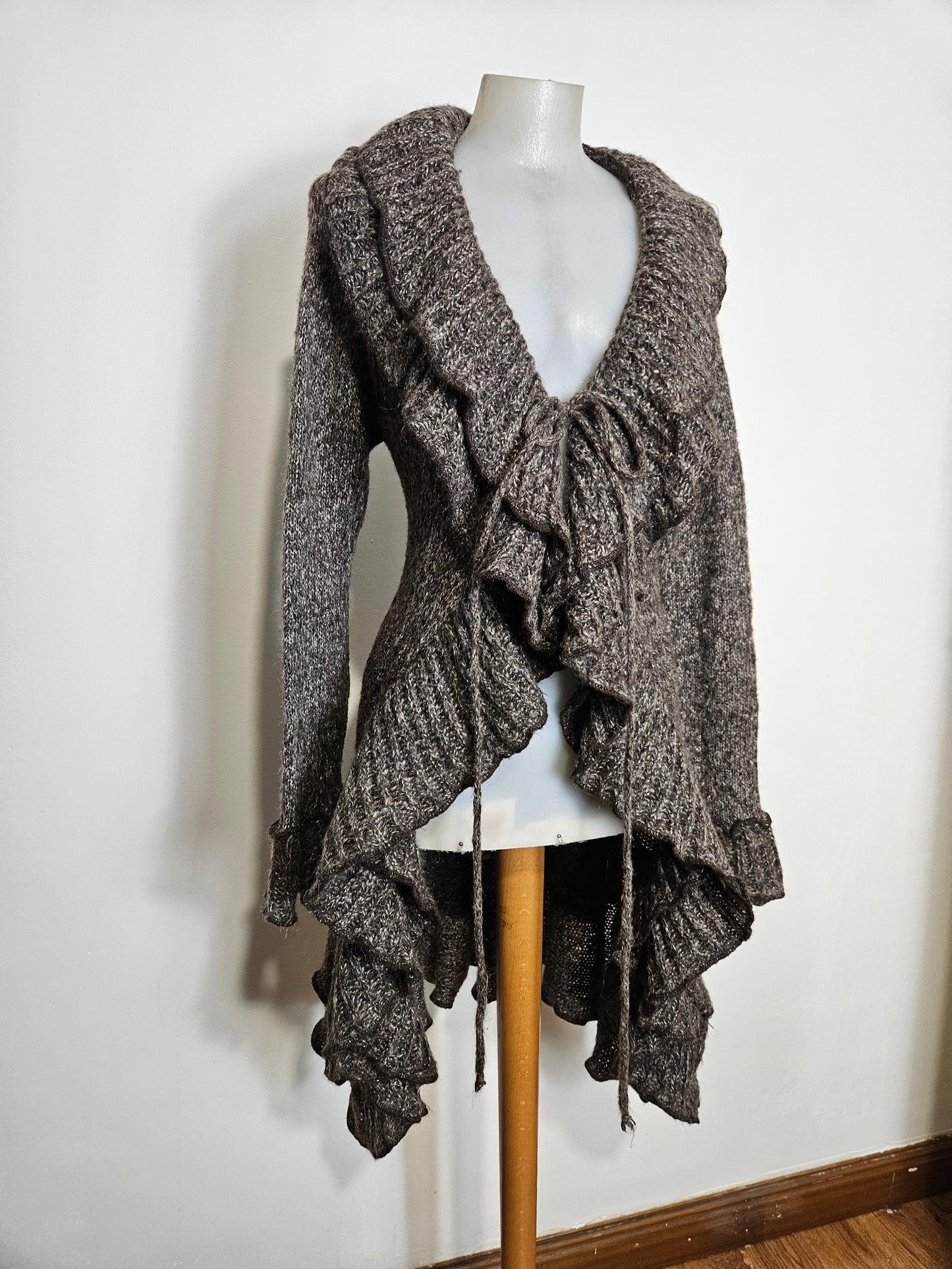 Ruffled knit cardigan