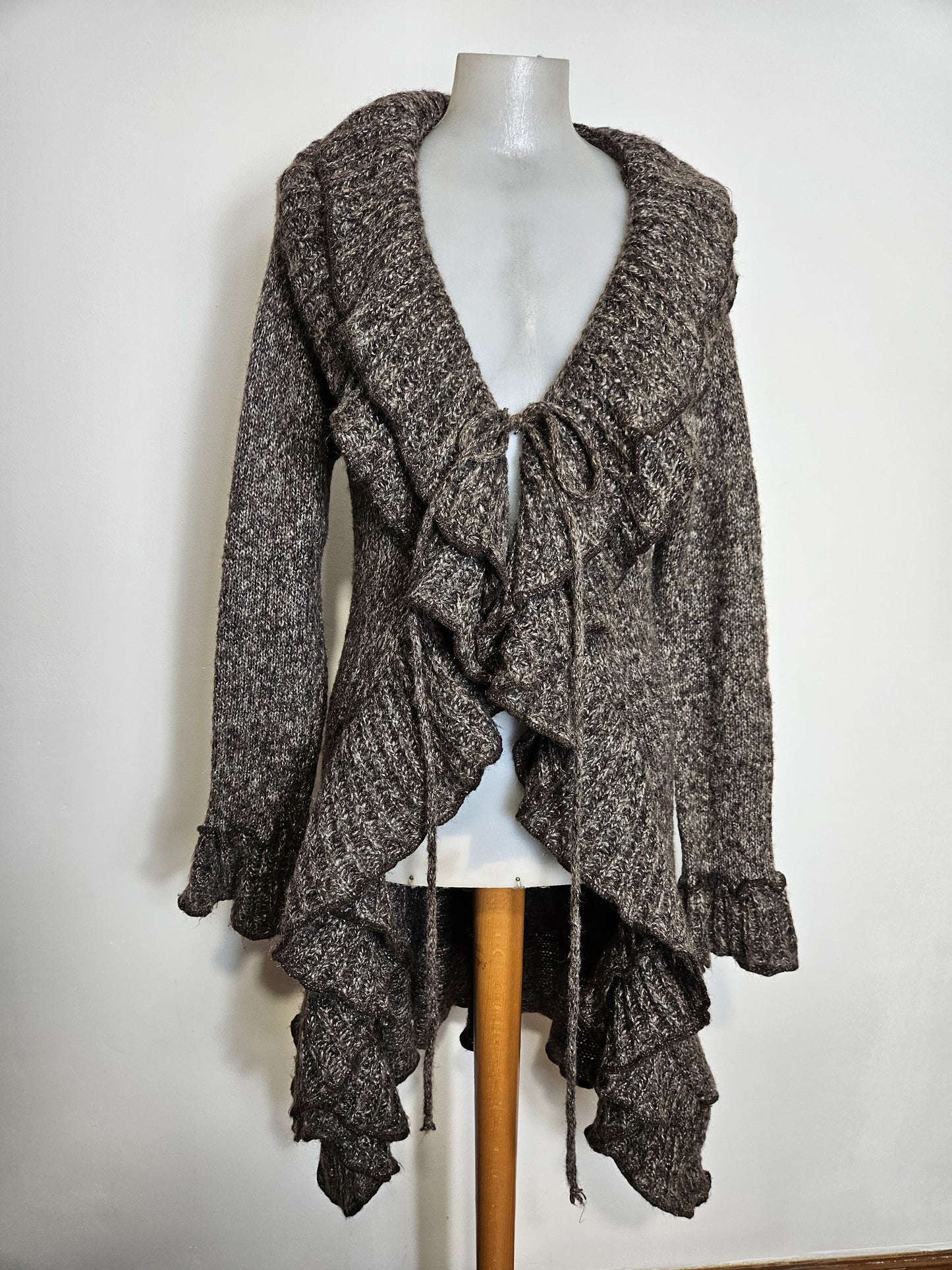 Ruffled knit cardigan