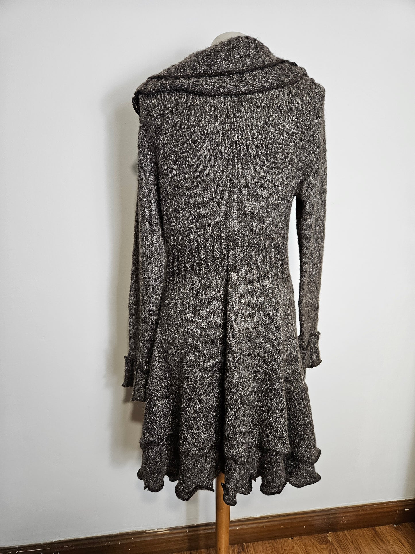 Ruffled knit cardigan