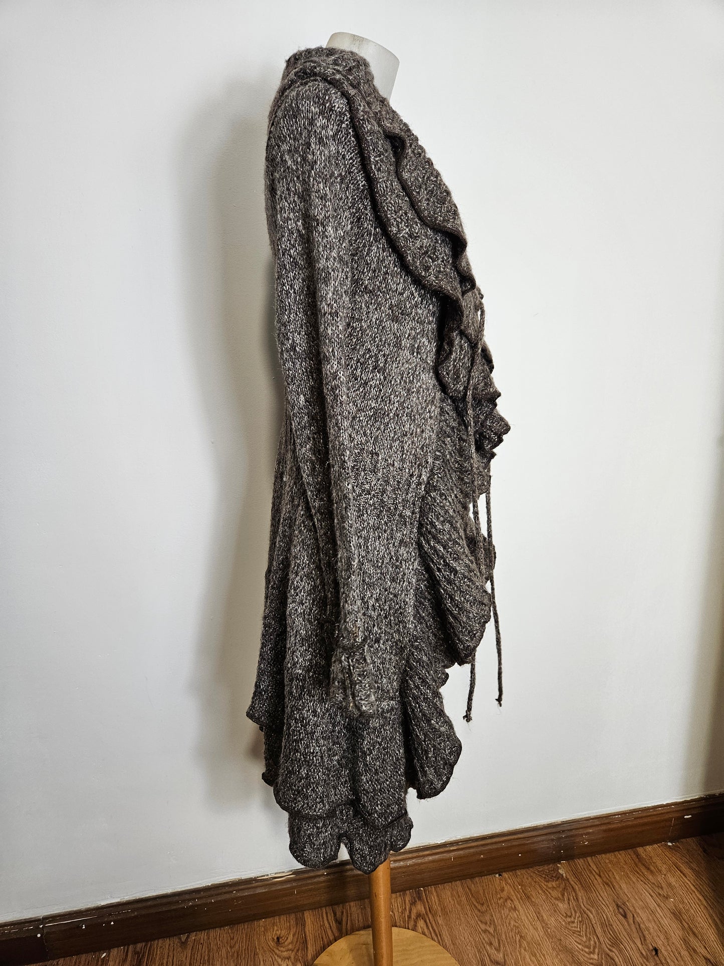 Ruffled knit cardigan