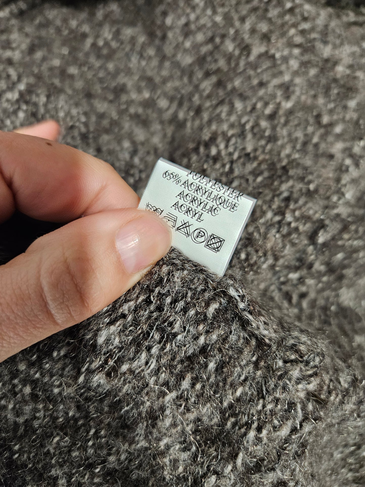 Ruffled knit cardigan