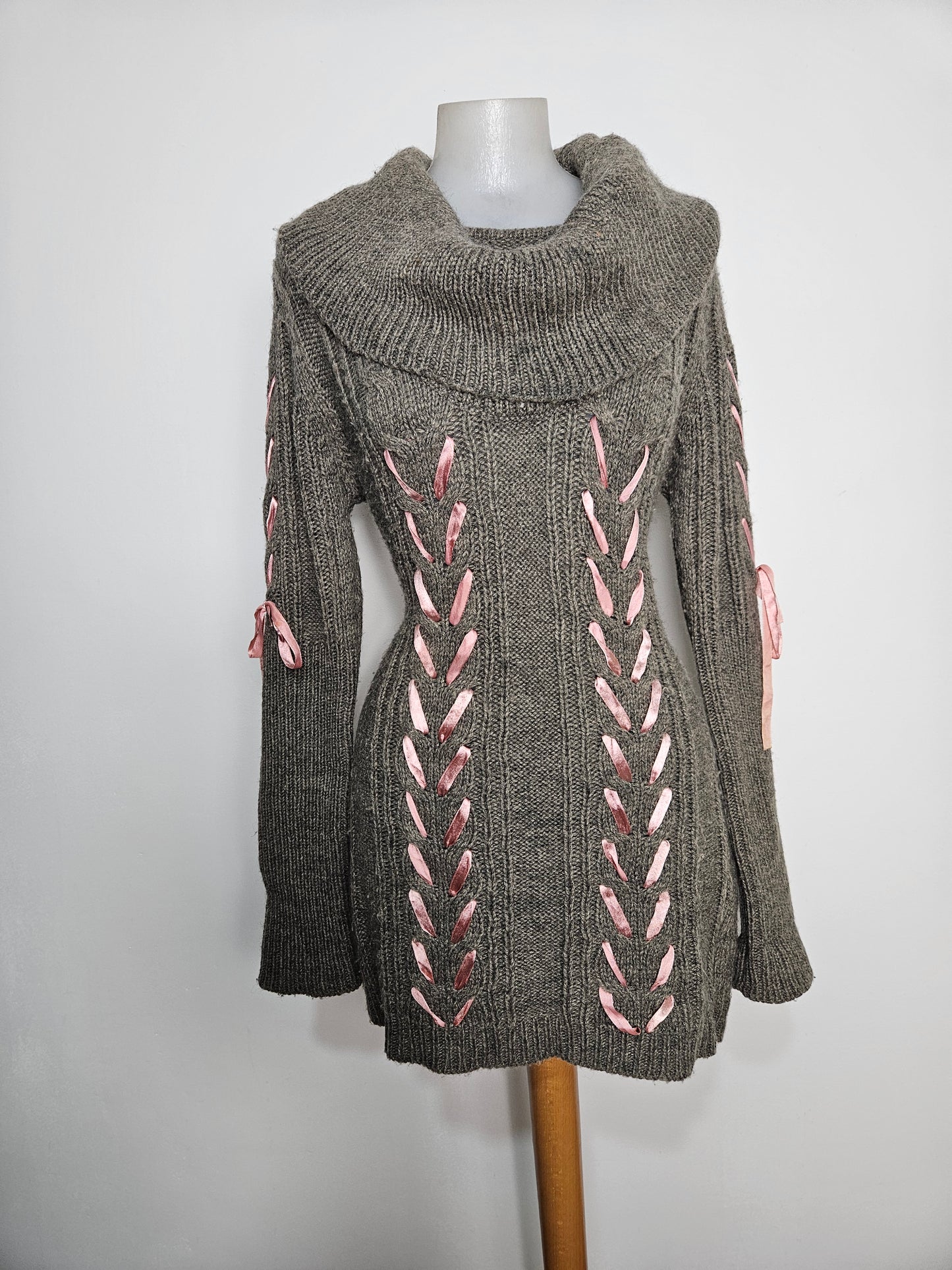 Suéter con cordones de René Derhy