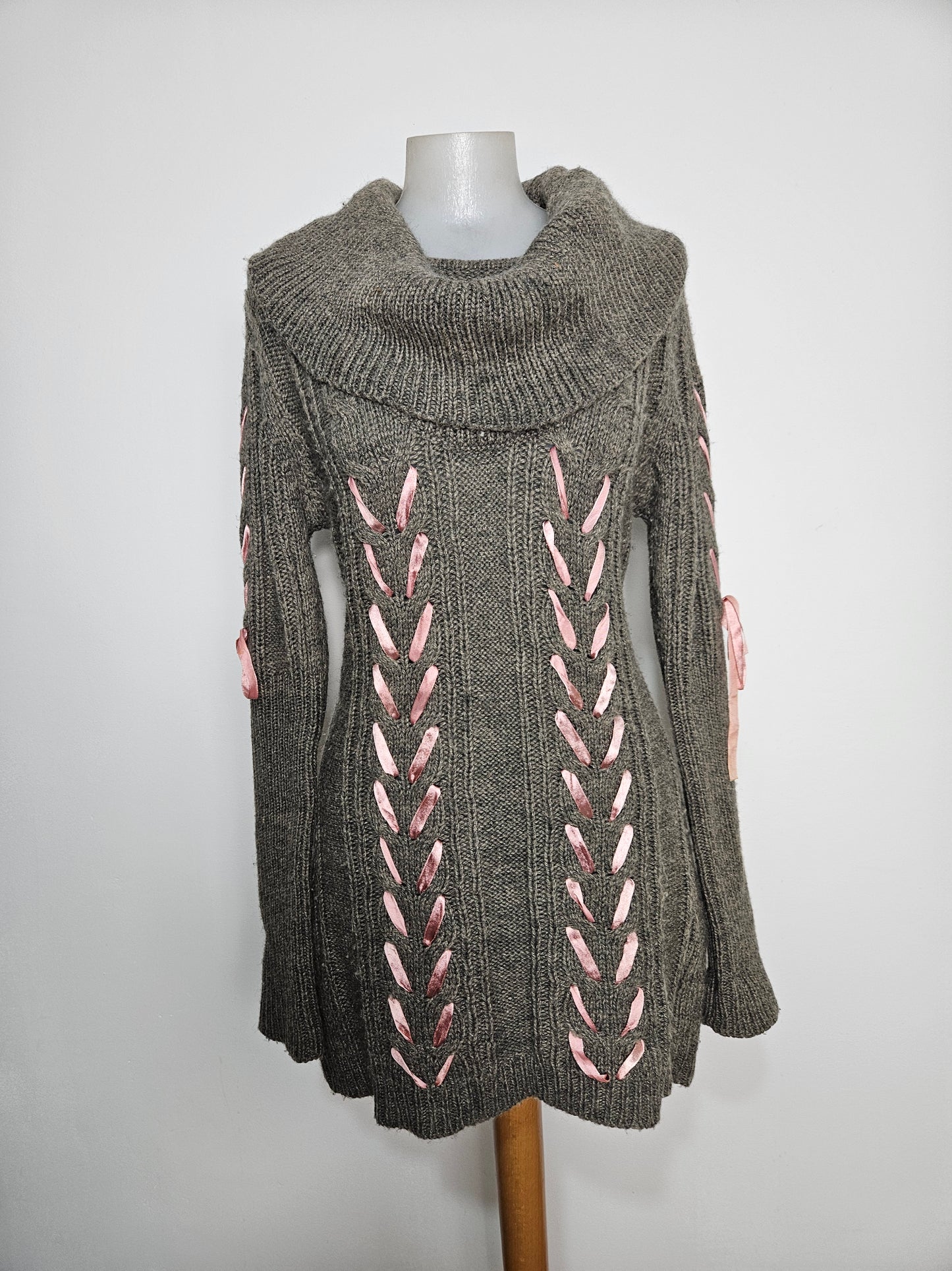 Suéter con cordones de René Derhy