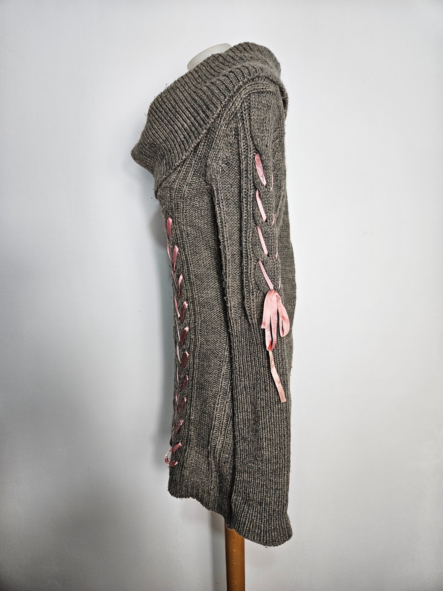 Suéter con cordones de René Derhy