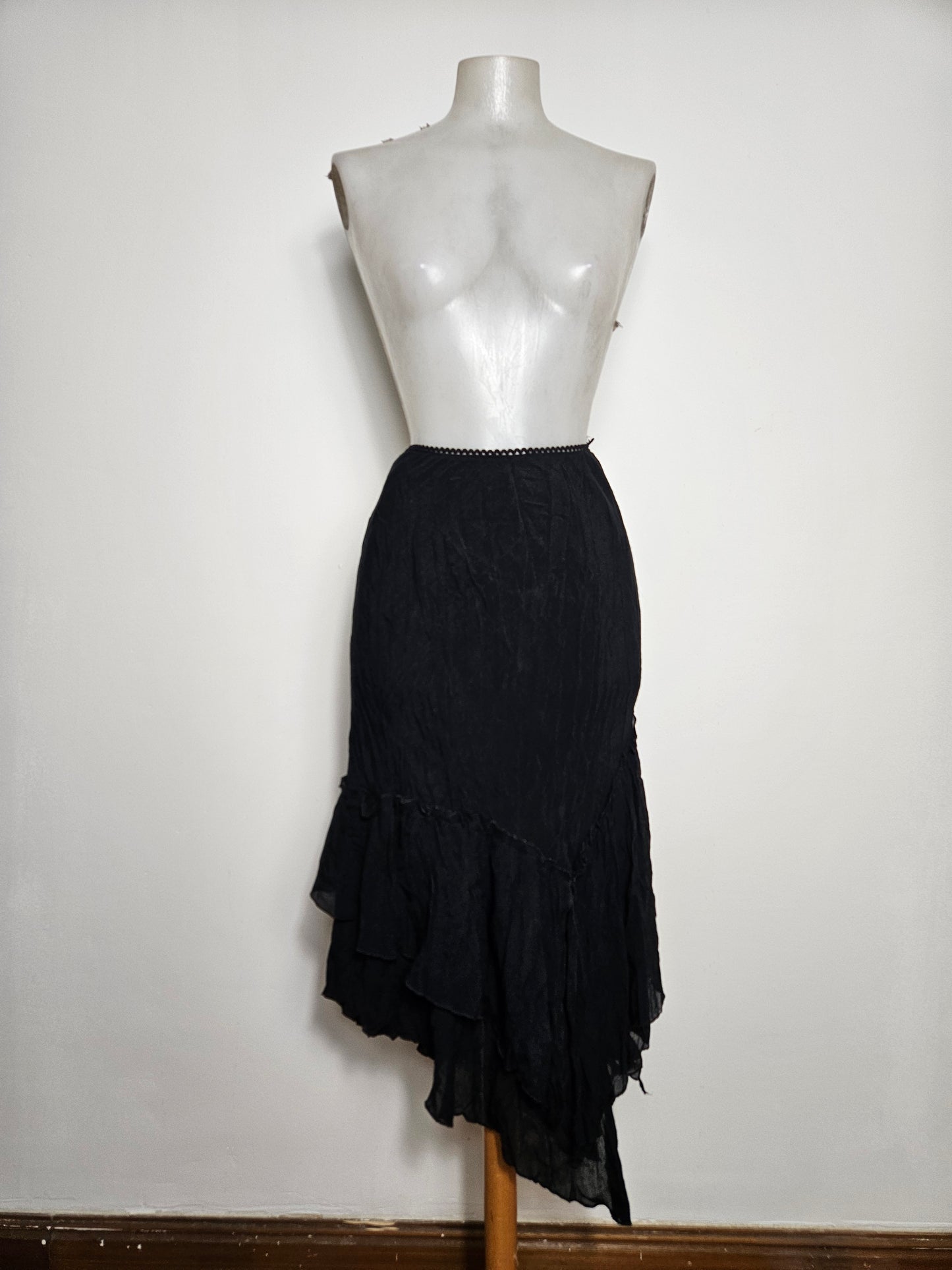 Falda asimétrica de voile negro