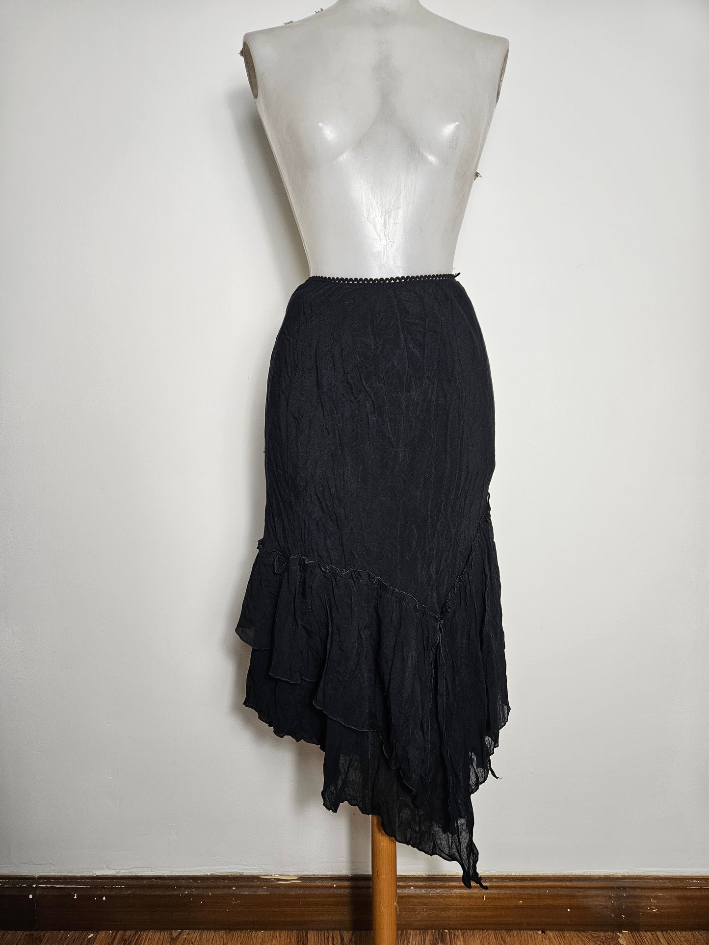 Falda asimétrica de voile negro