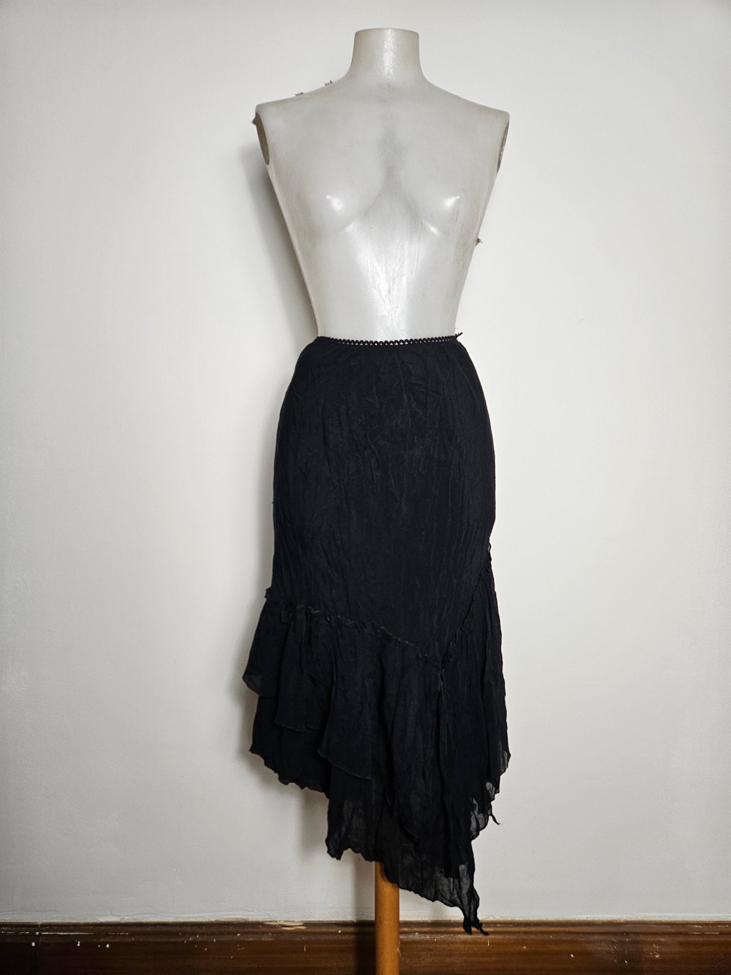 Falda asimétrica de voile negro