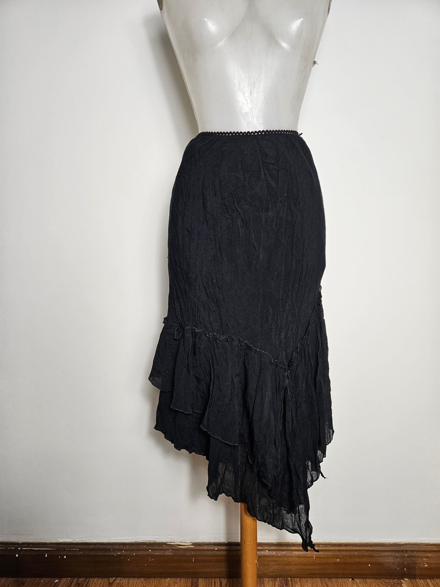 Falda asimétrica de voile negro