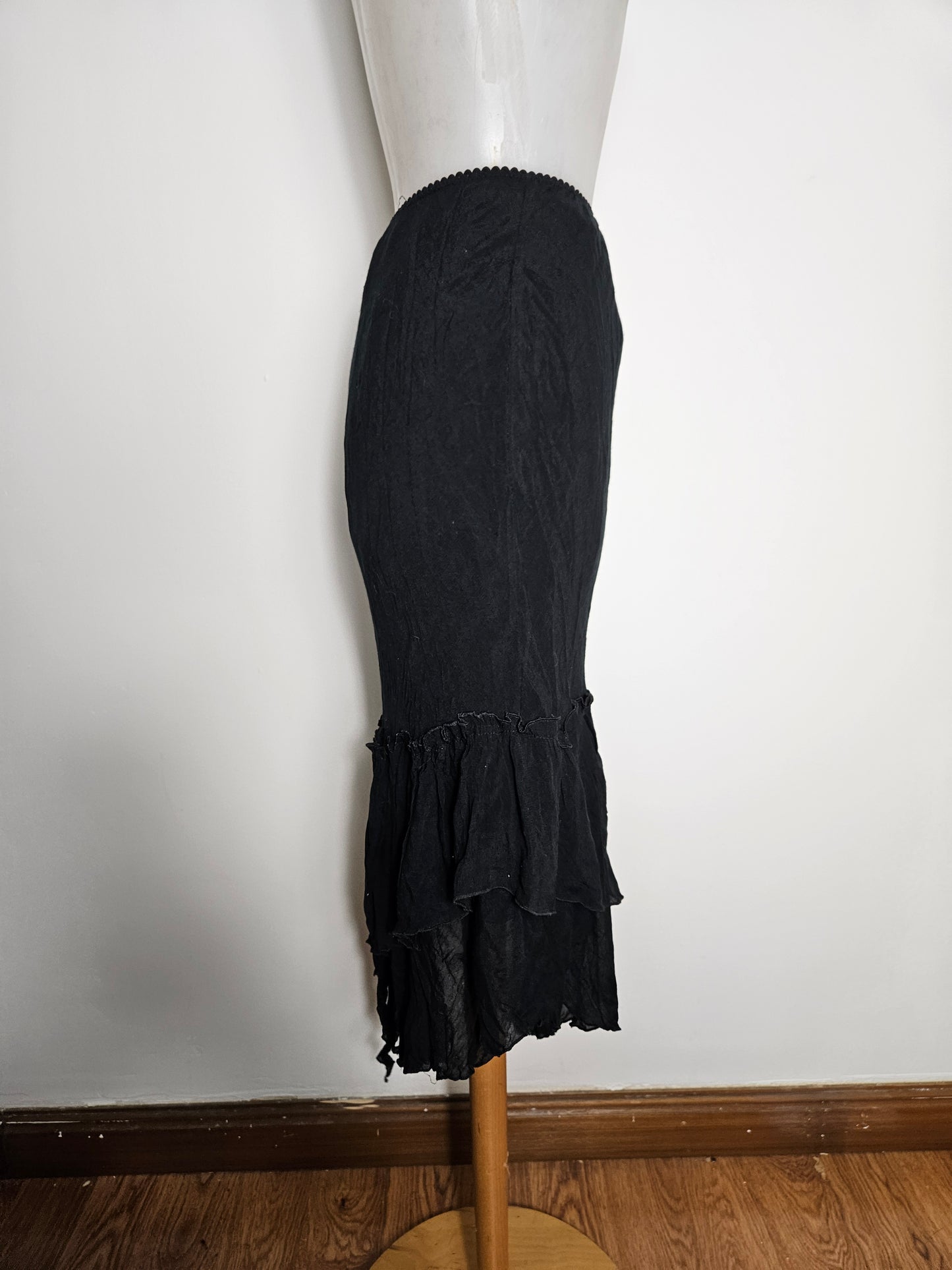 Falda asimétrica de voile negro