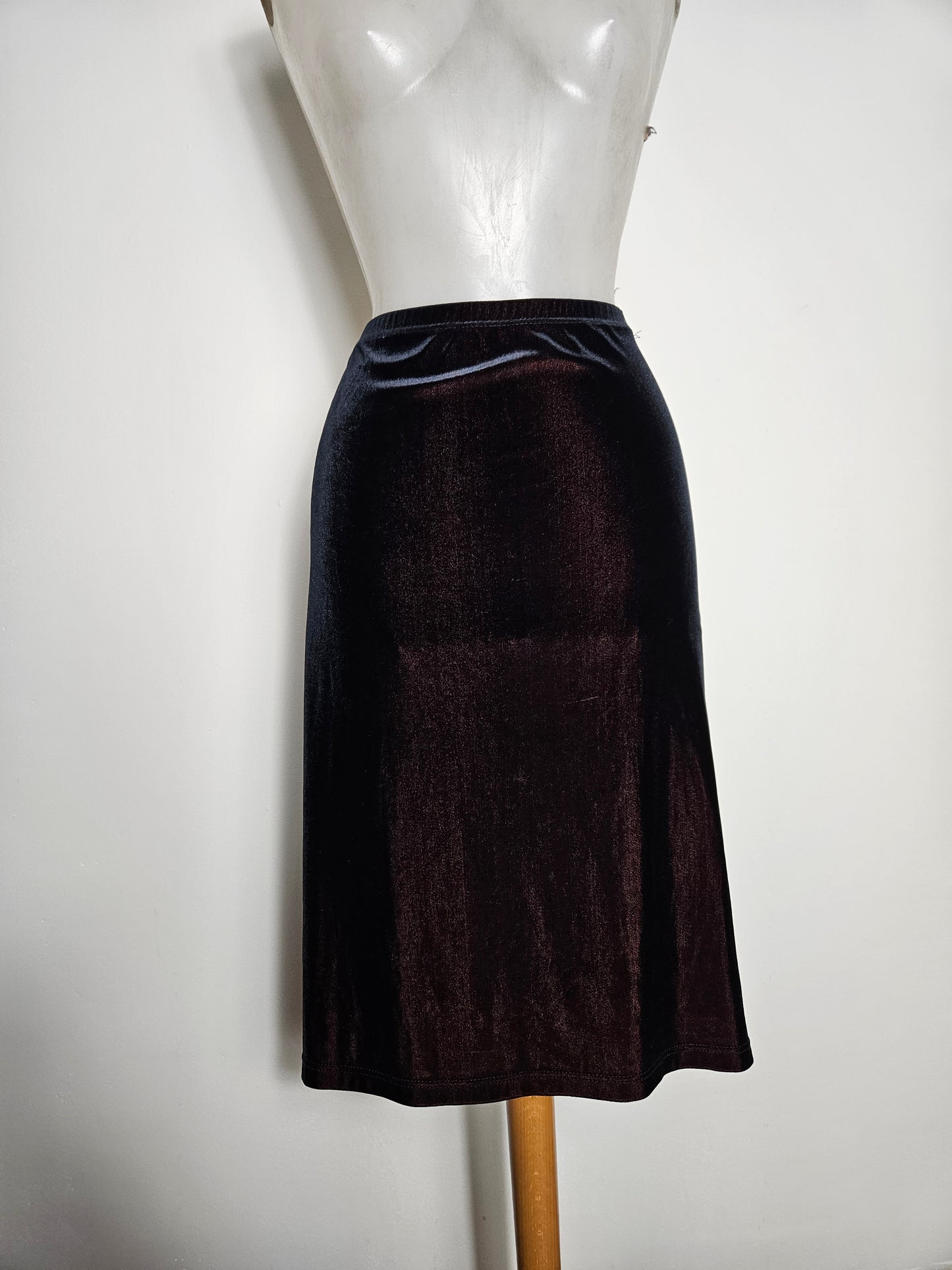 Falda corta de terciopelo