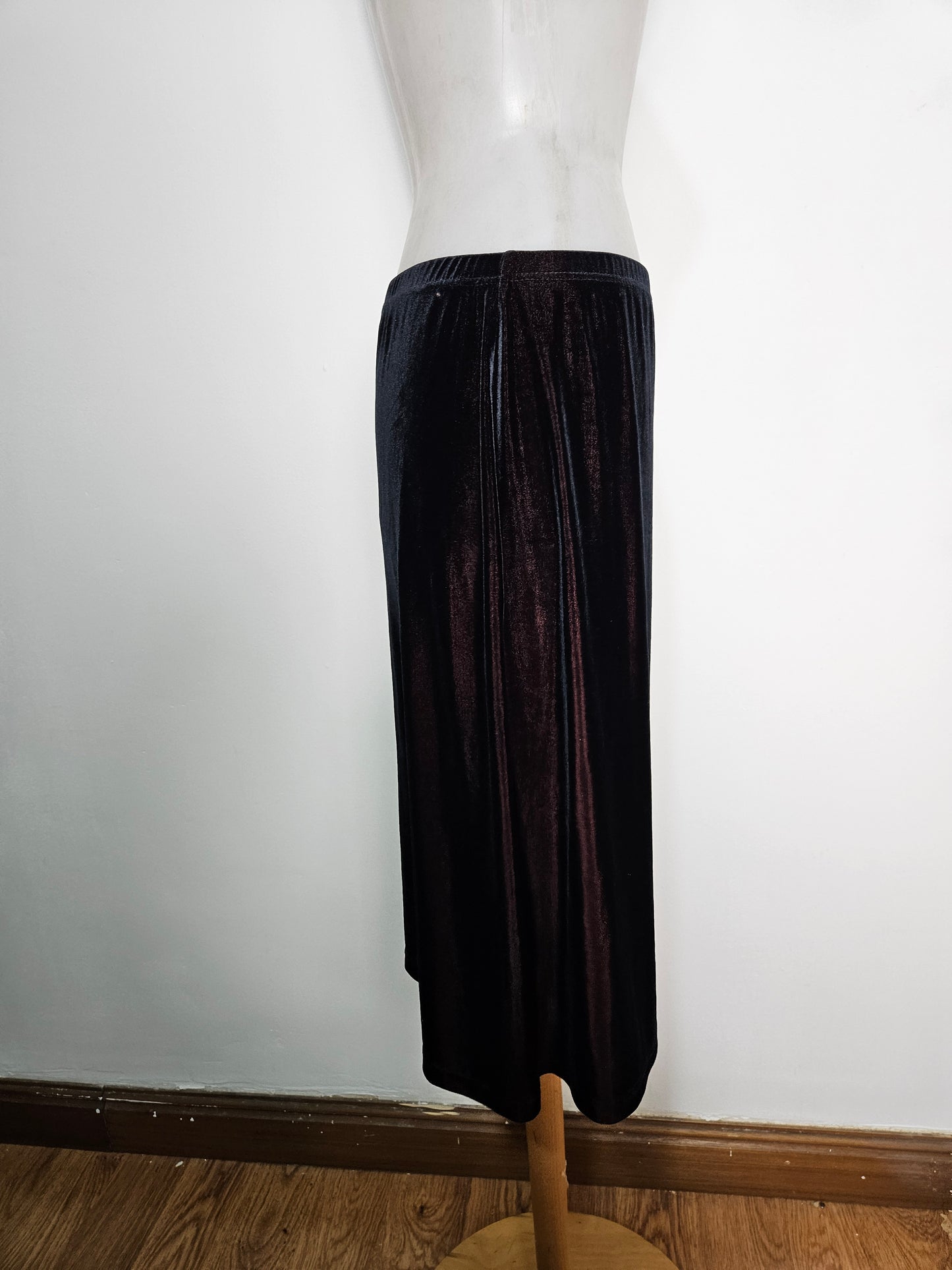 Falda corta de terciopelo