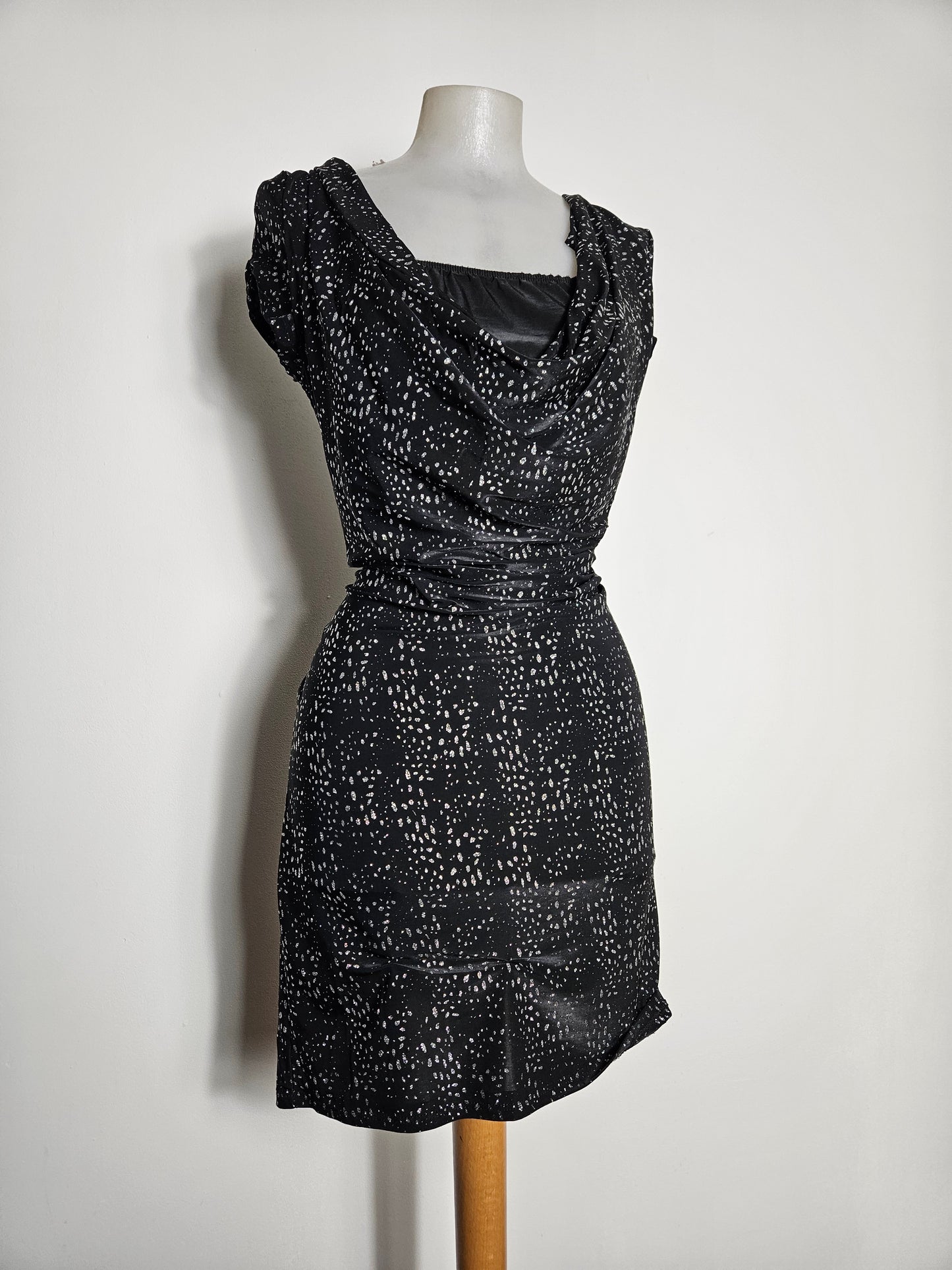 Robe dos nu strass argentés