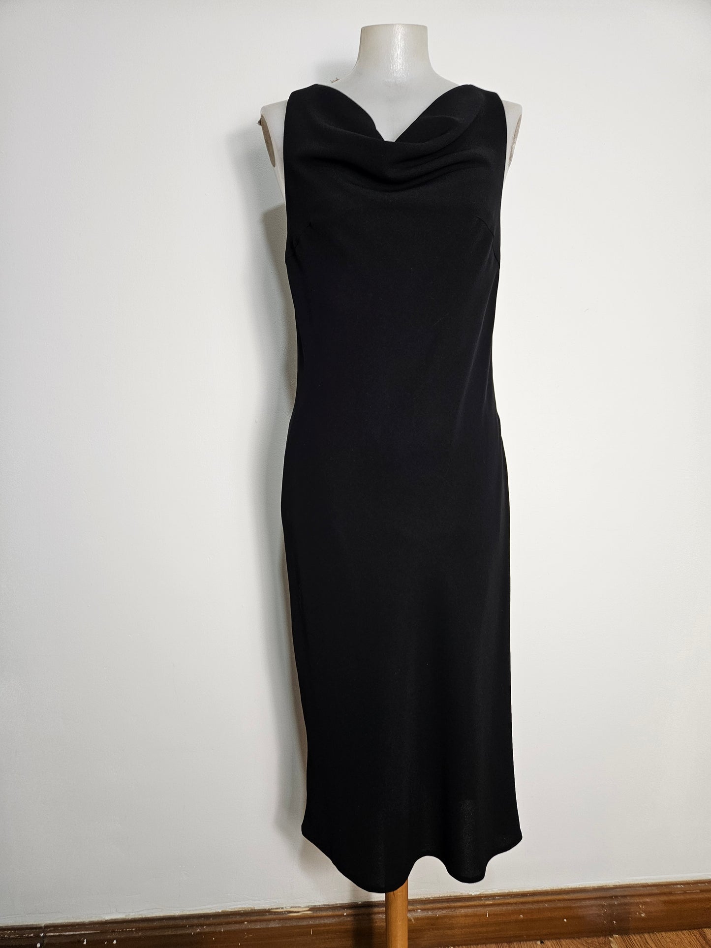 Robe noire col bénitier